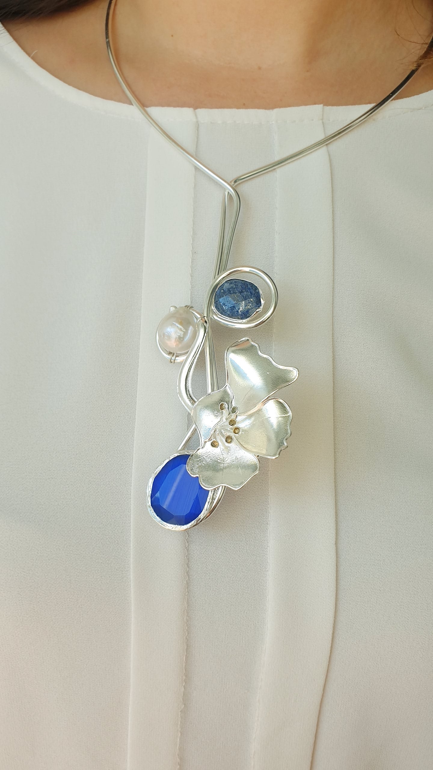 Collana in filo placcato argento conperla barocca, lapis, occhio di gatto