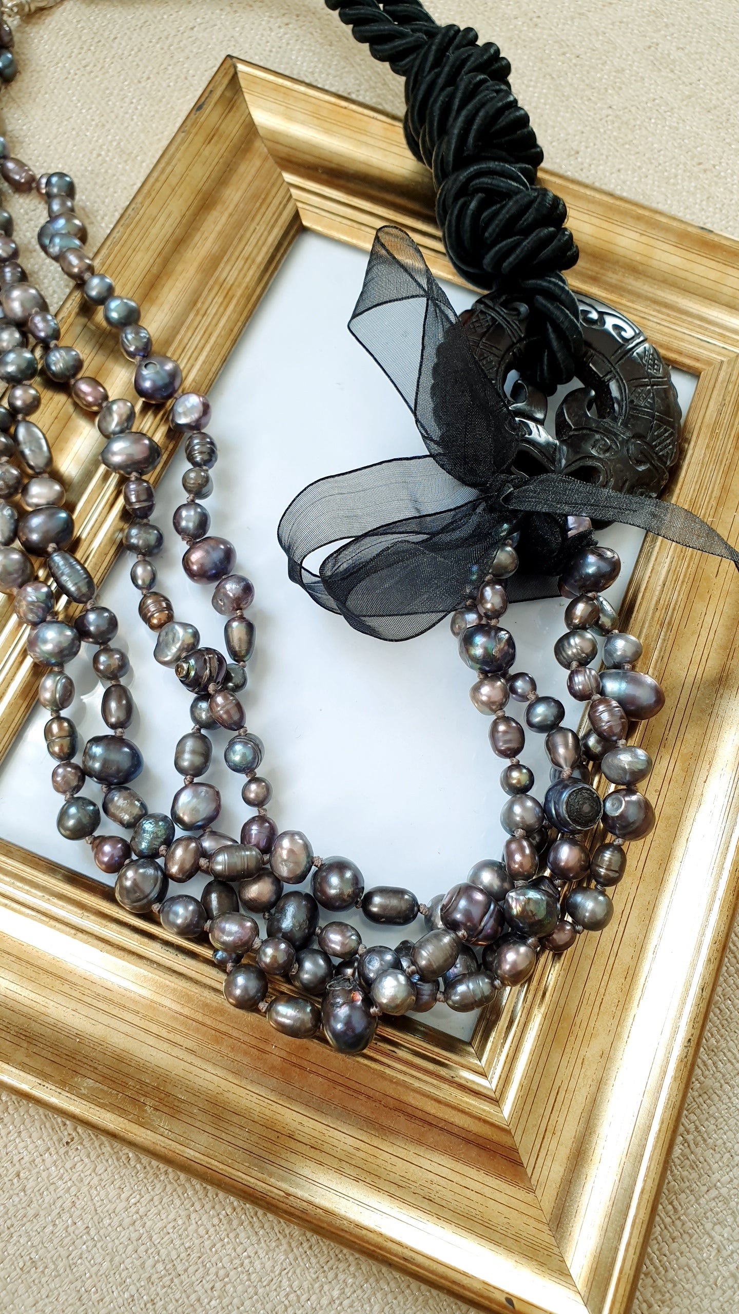 Collana in seta e argento con giada e perle di fiume