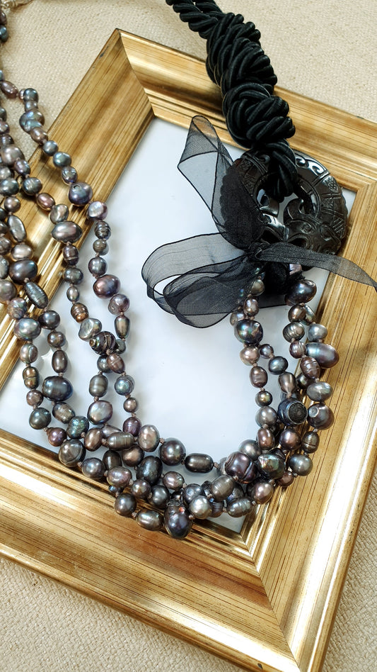 Collana in seta e argento con giada e perle di fiume