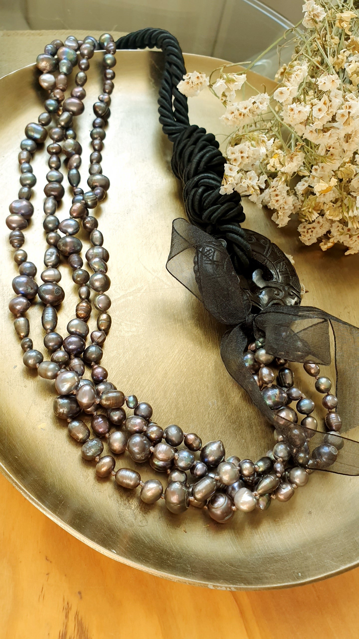 Collana in seta e argento con giada e perle di fiume