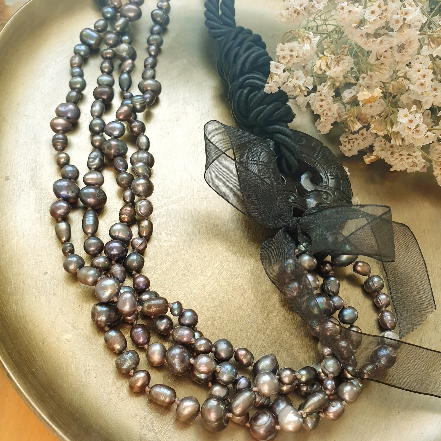 Collana in seta e argento con giada e perle di fiume