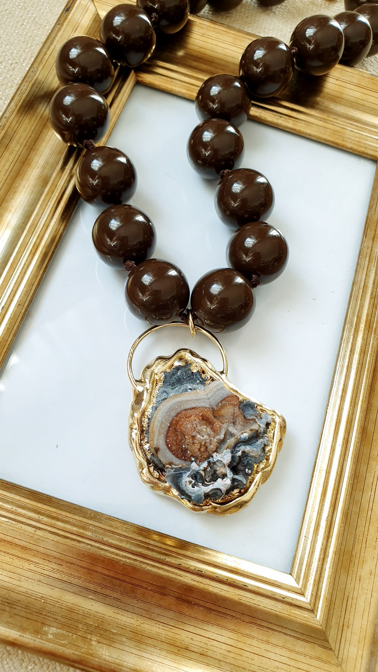 Girocollo in resina con agata concinas