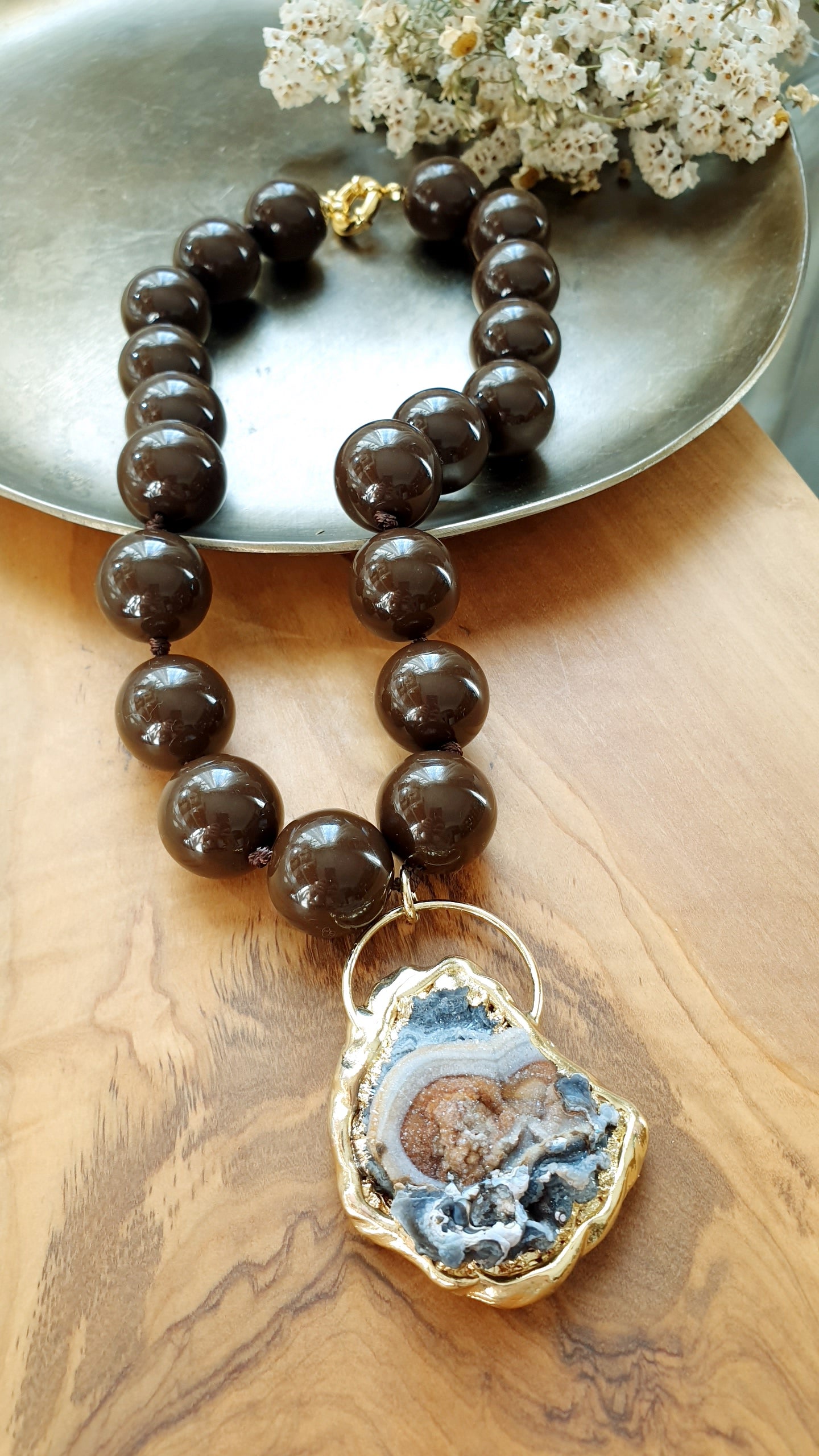 Girocollo in resina con agata concinas