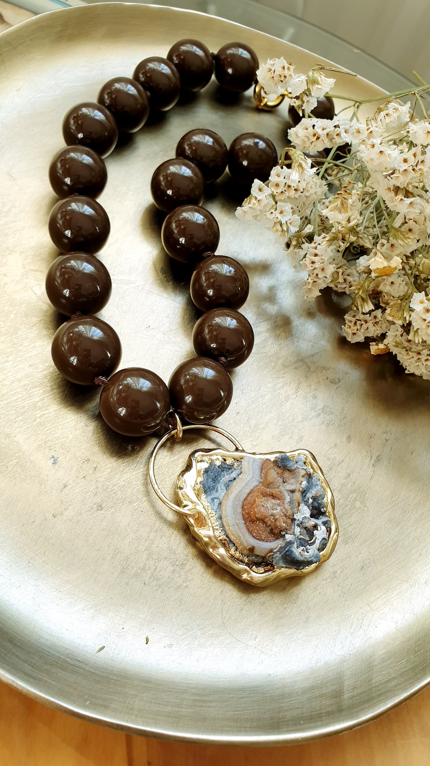 Girocollo in resina con agata concinas