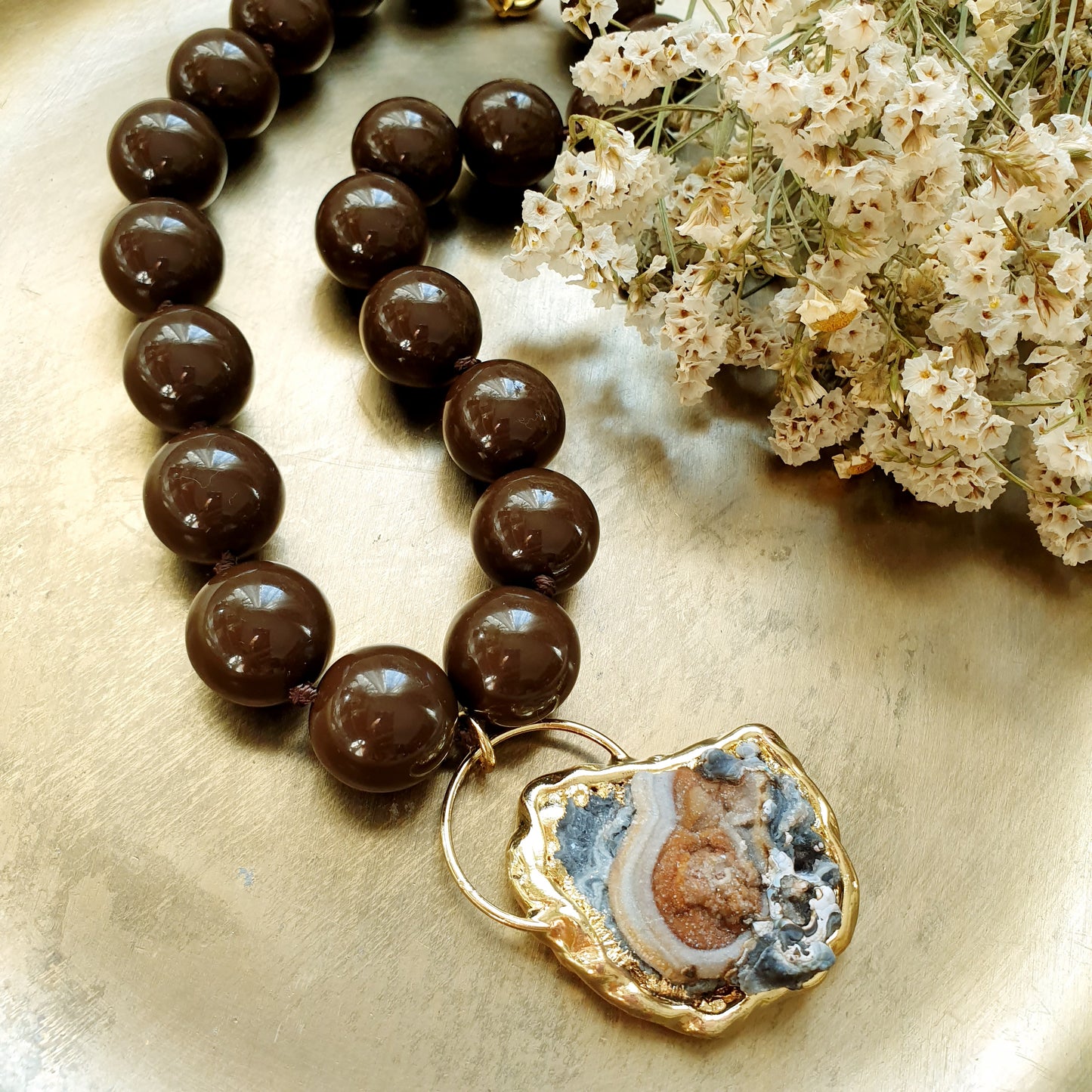 Girocollo in resina con agata concinas