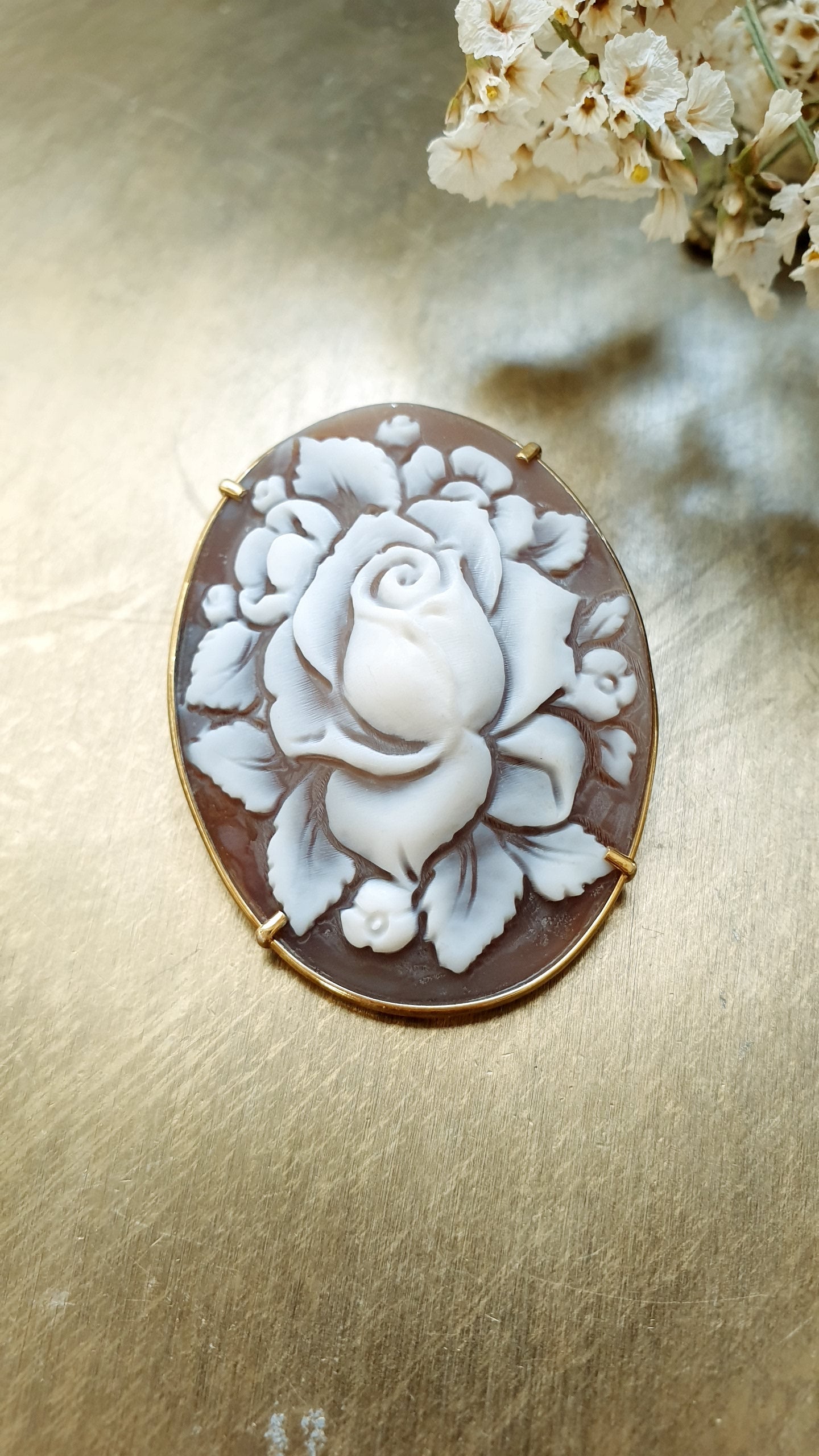 Spilla/ciondolo in argento con cammeo floreale