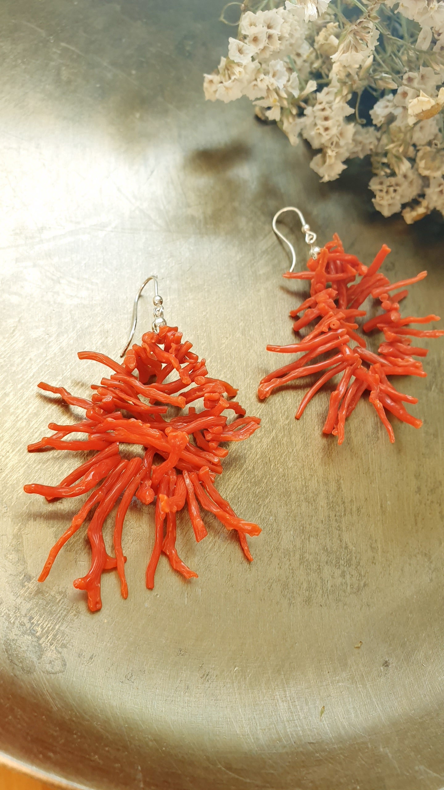 Orecchini in argento con rami di corallo Italiano