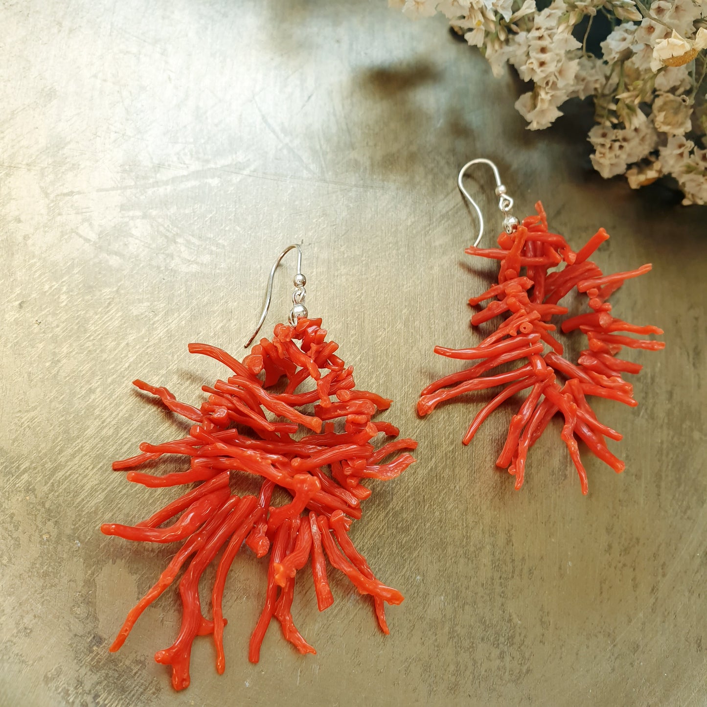 Orecchini in argento con rami di corallo Italiano