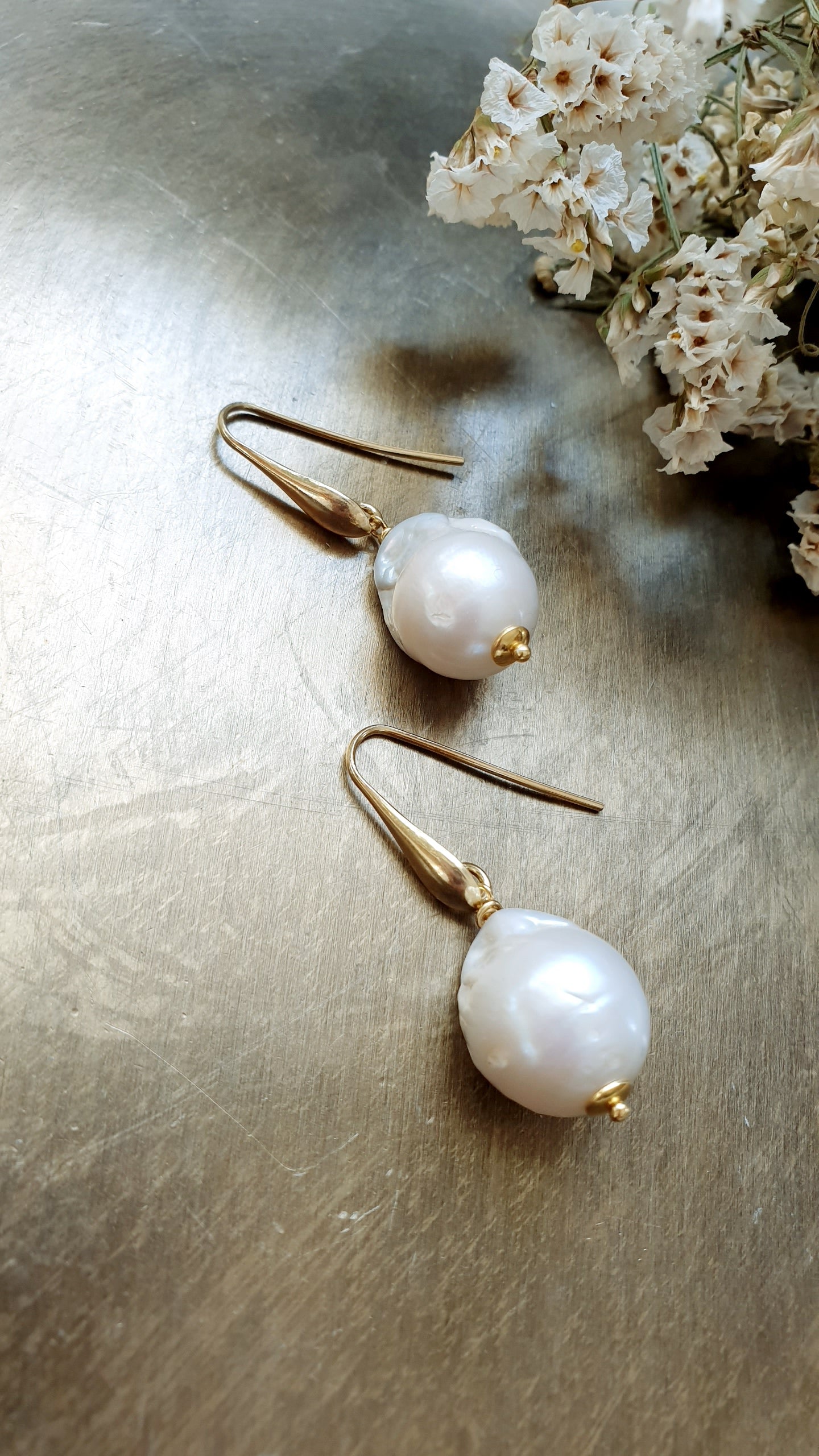 Orecchini in argento con perla barocca