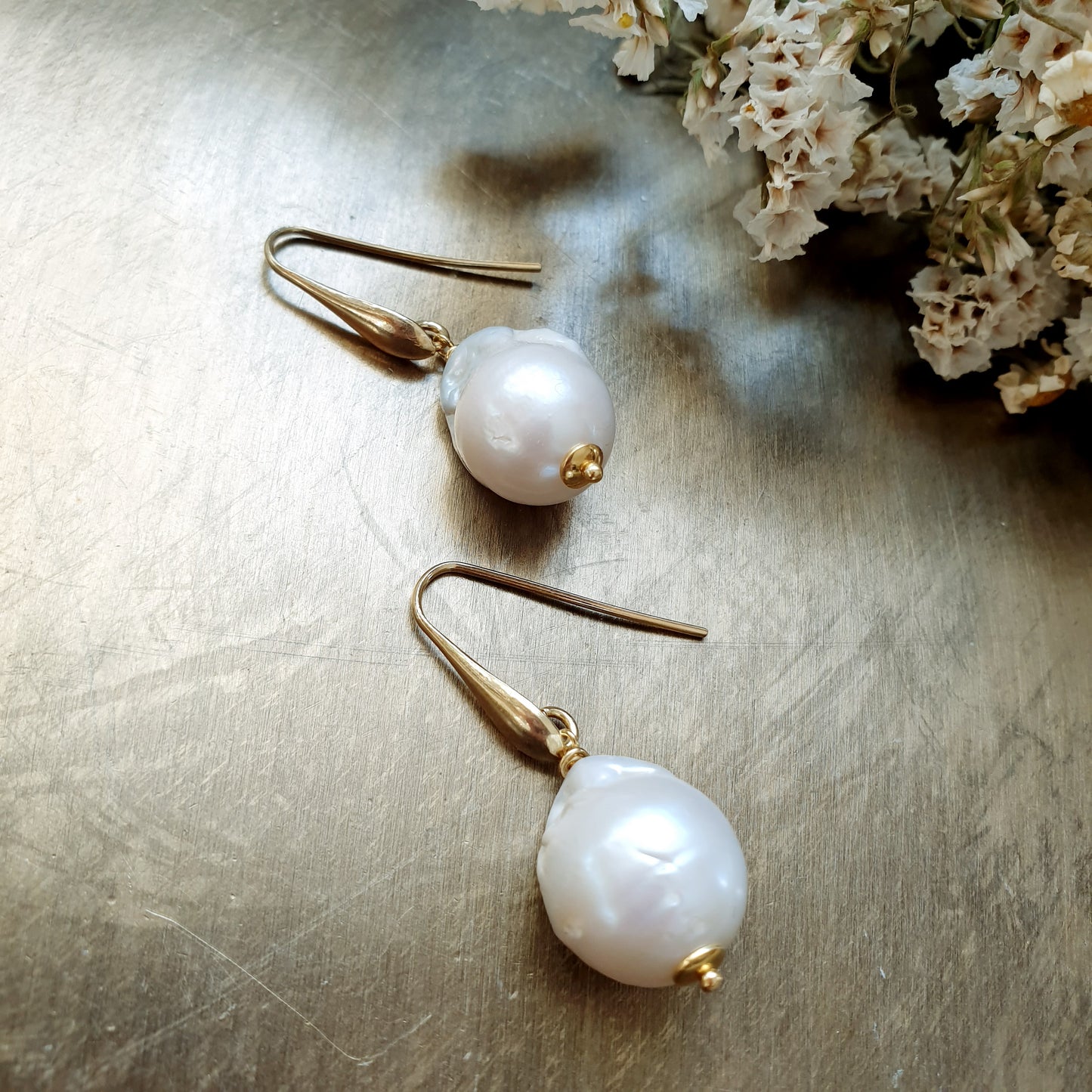 Orecchini in argento con perla barocca