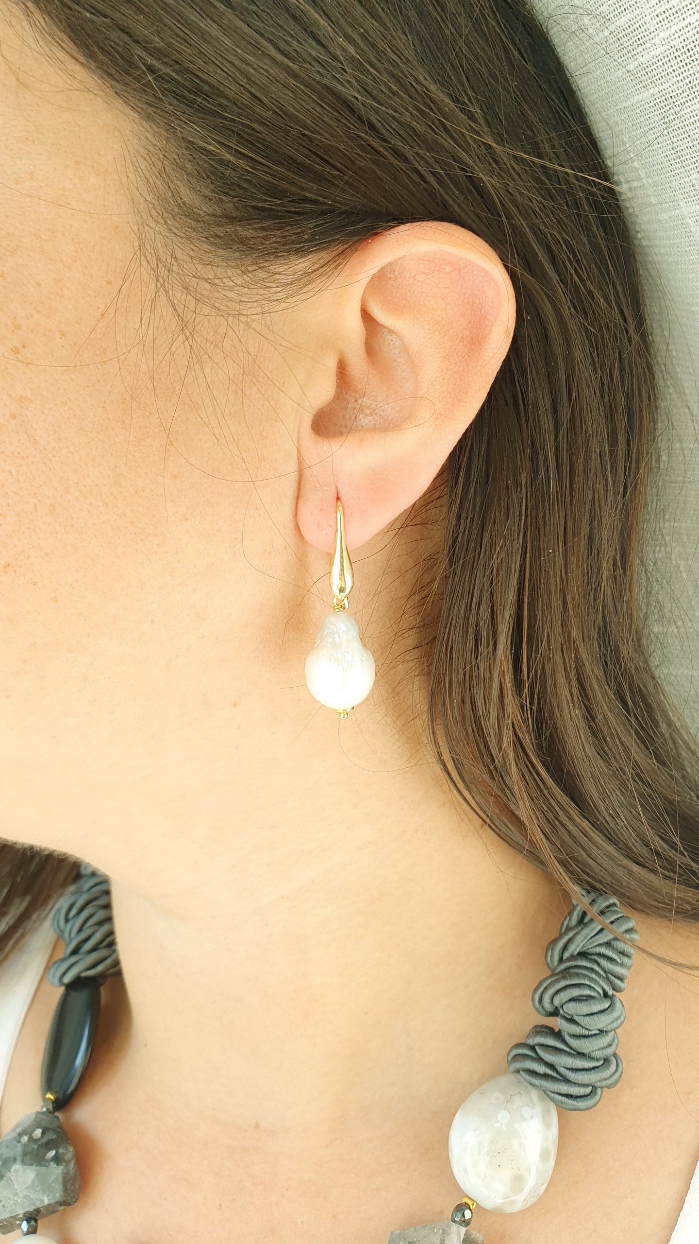 Orecchini in argento con perla barocca