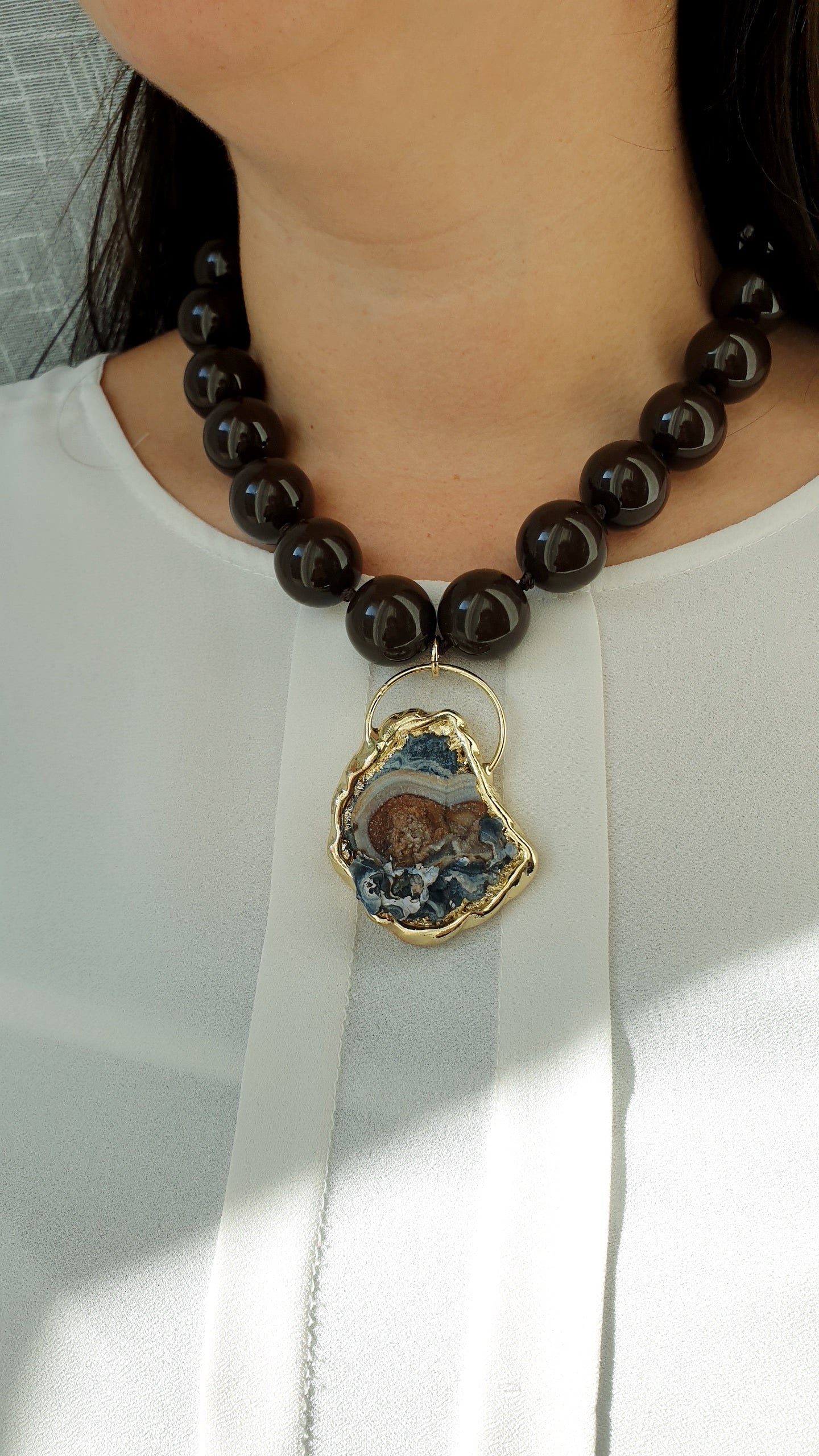 Girocollo in resina con agata concinas