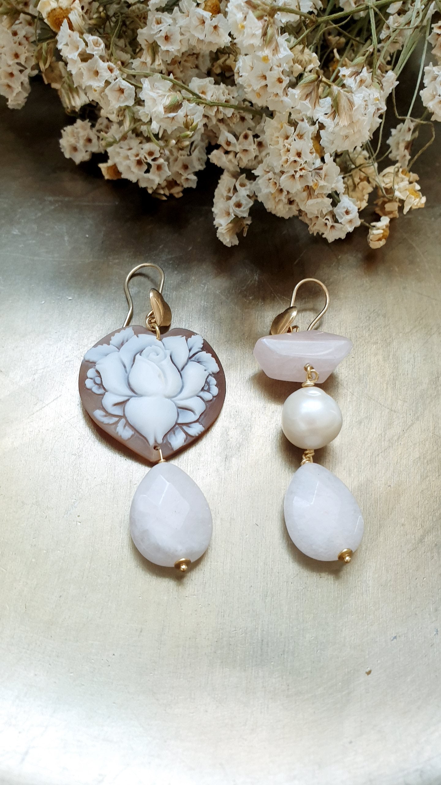 Orecchini in argento con cammeo, quarzo rosa, perla barocca