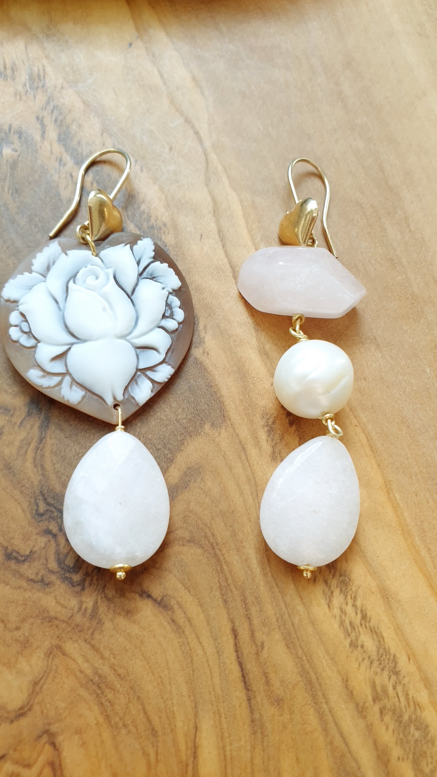 Orecchini in argento con cammeo, quarzo rosa, perla barocca