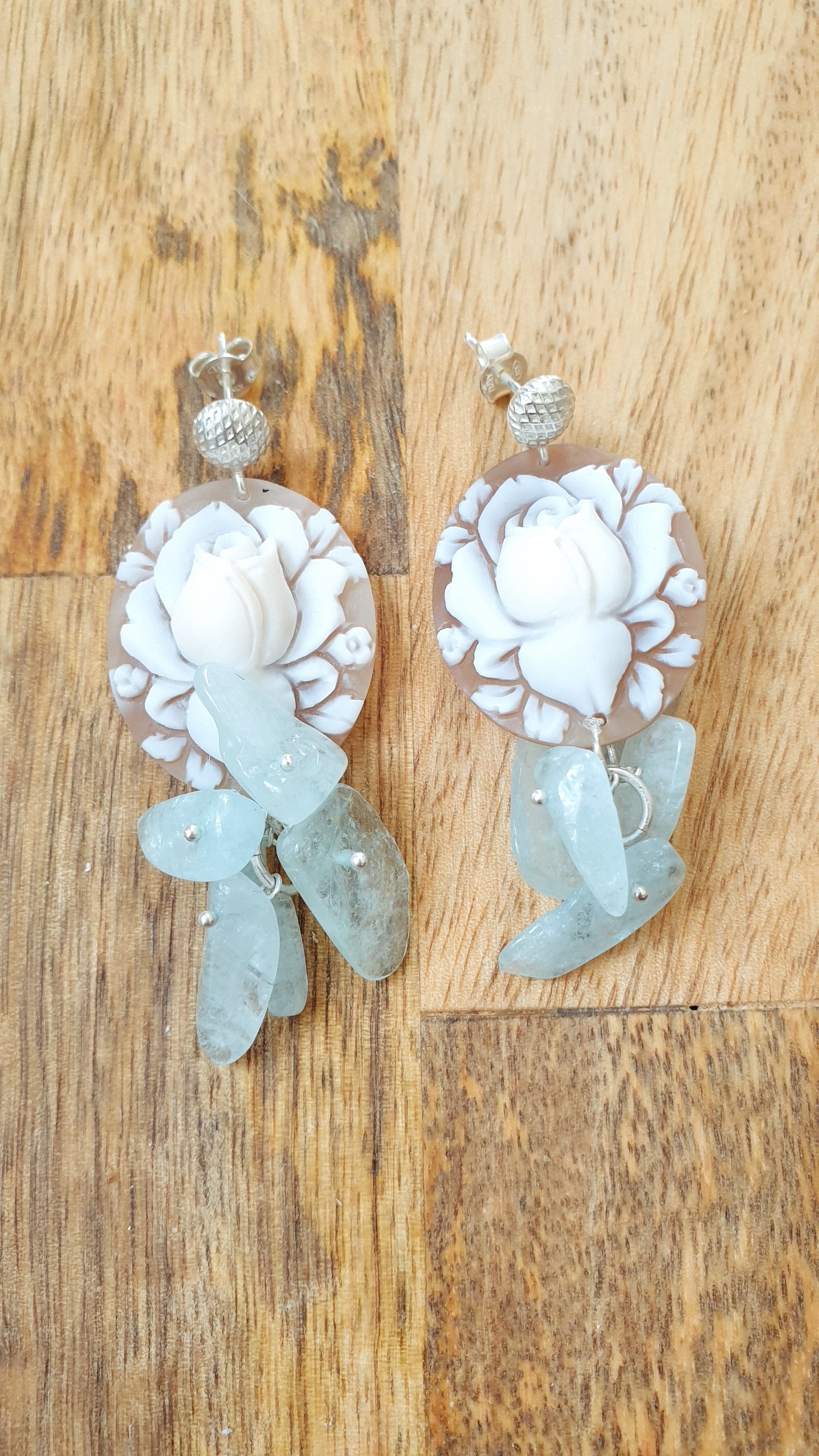 Favolosi orecchini in argento con cammei e acquamarina