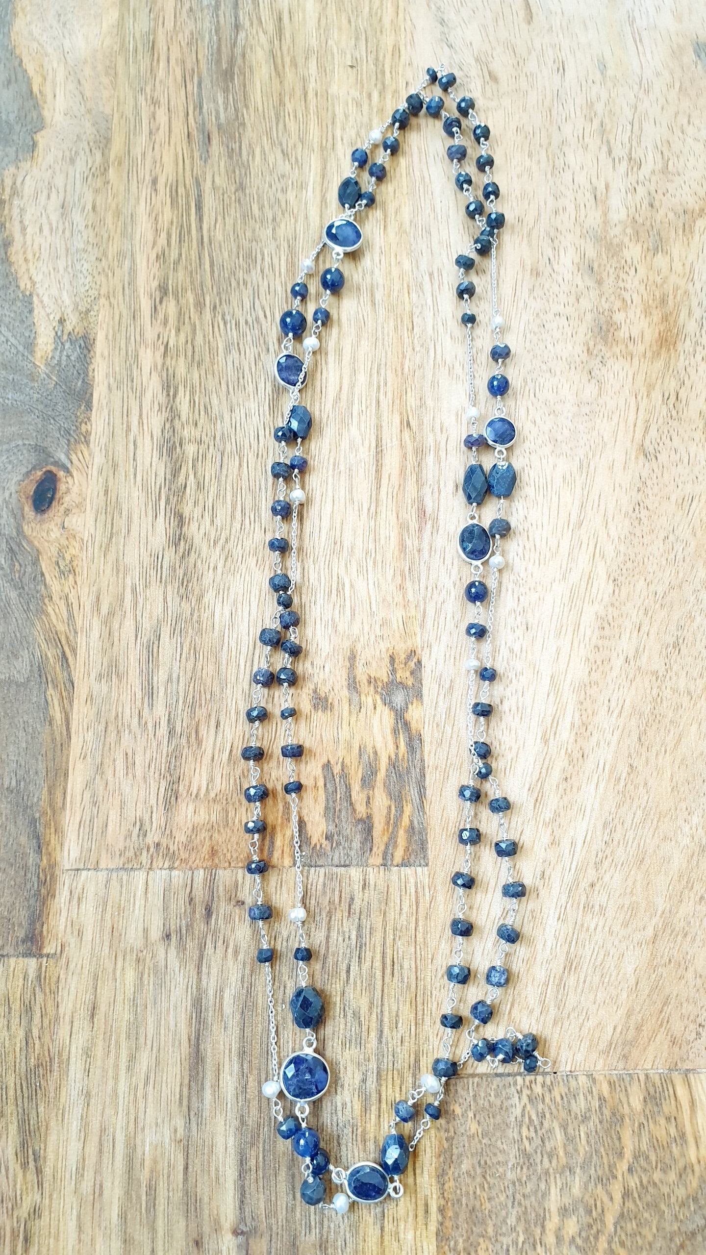 Lunga collana in argento con lapislazzuli