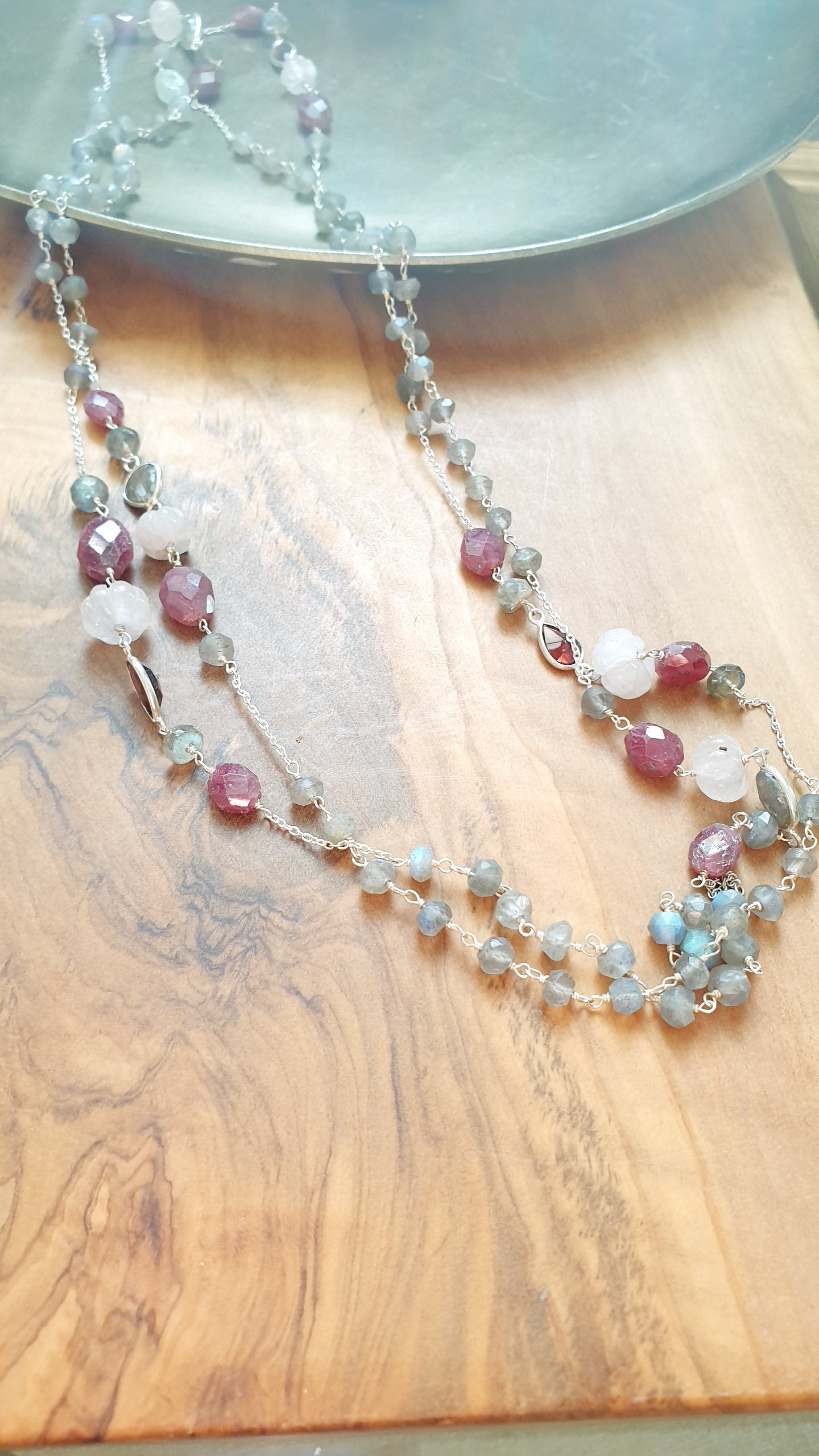 Lunga collana in argento con labradorite, radice di rubino e morganite
