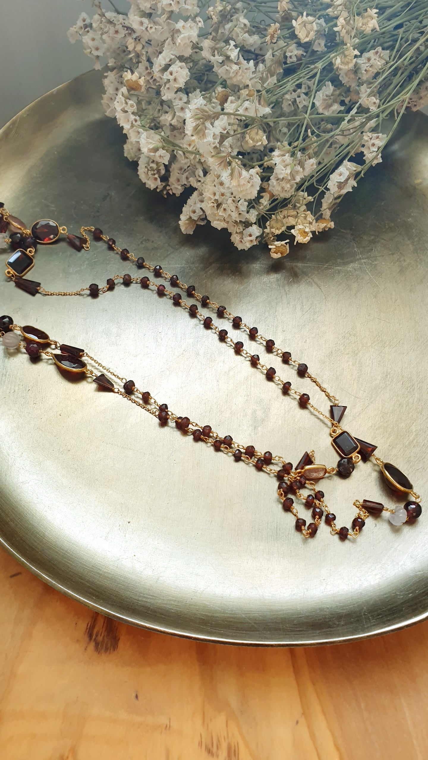 Lunga collana in argento placcato oro con granato e tormaline