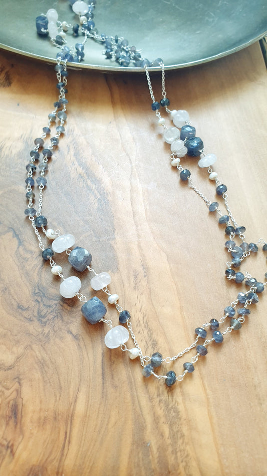 Lunga collana in argento con labradorite e pietra di luna