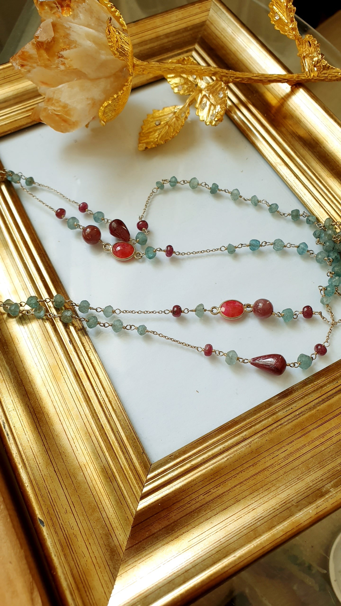 Lunga collana in acquamarina e tormaline