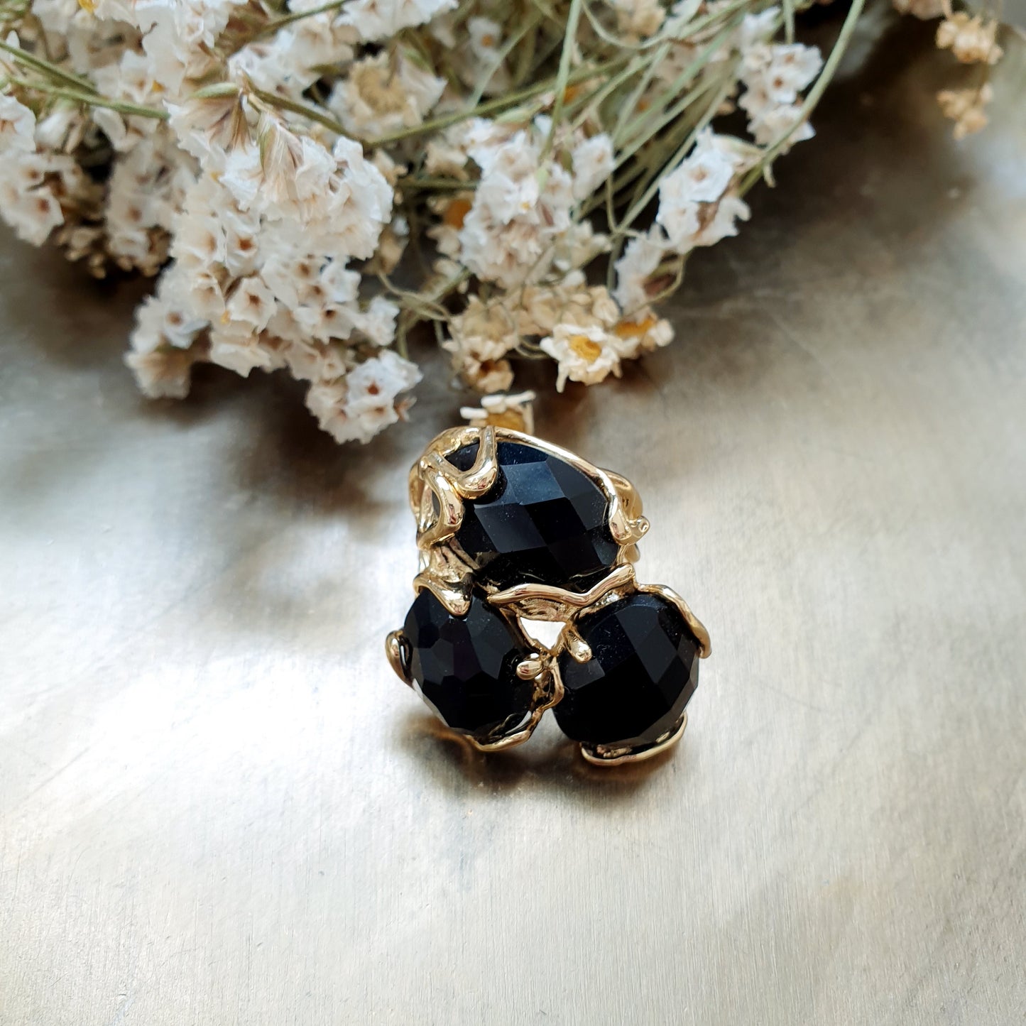 Anello in ottone con occhio di gatto nero