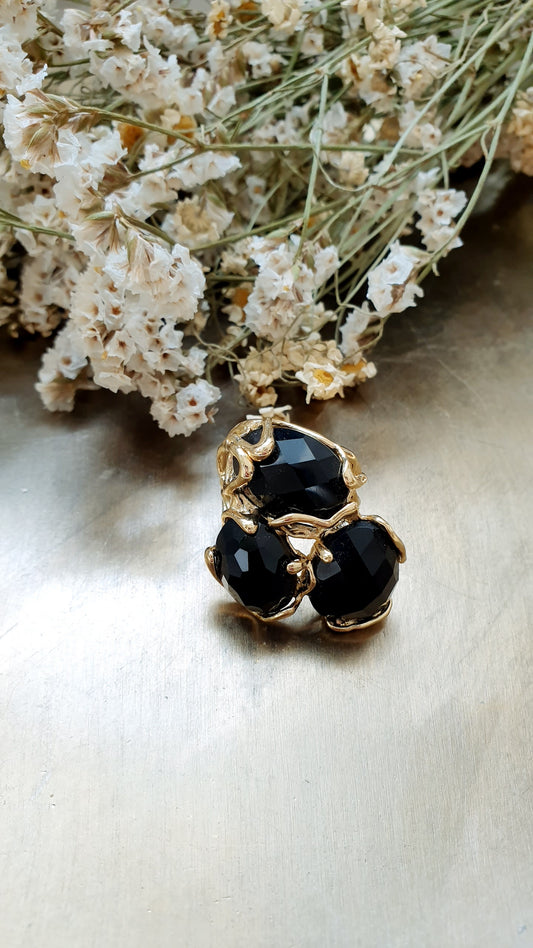 Anello in ottone con occhio di gatto nero