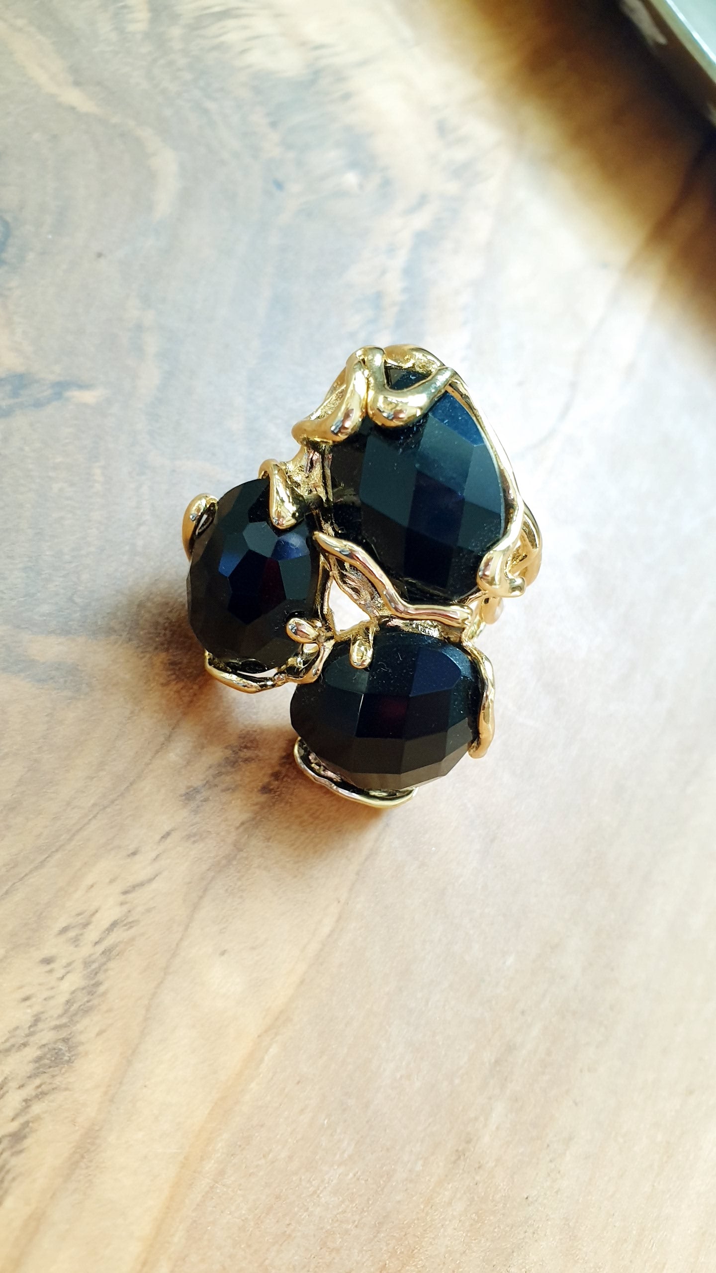 Anello in ottone con occhio di gatto nero