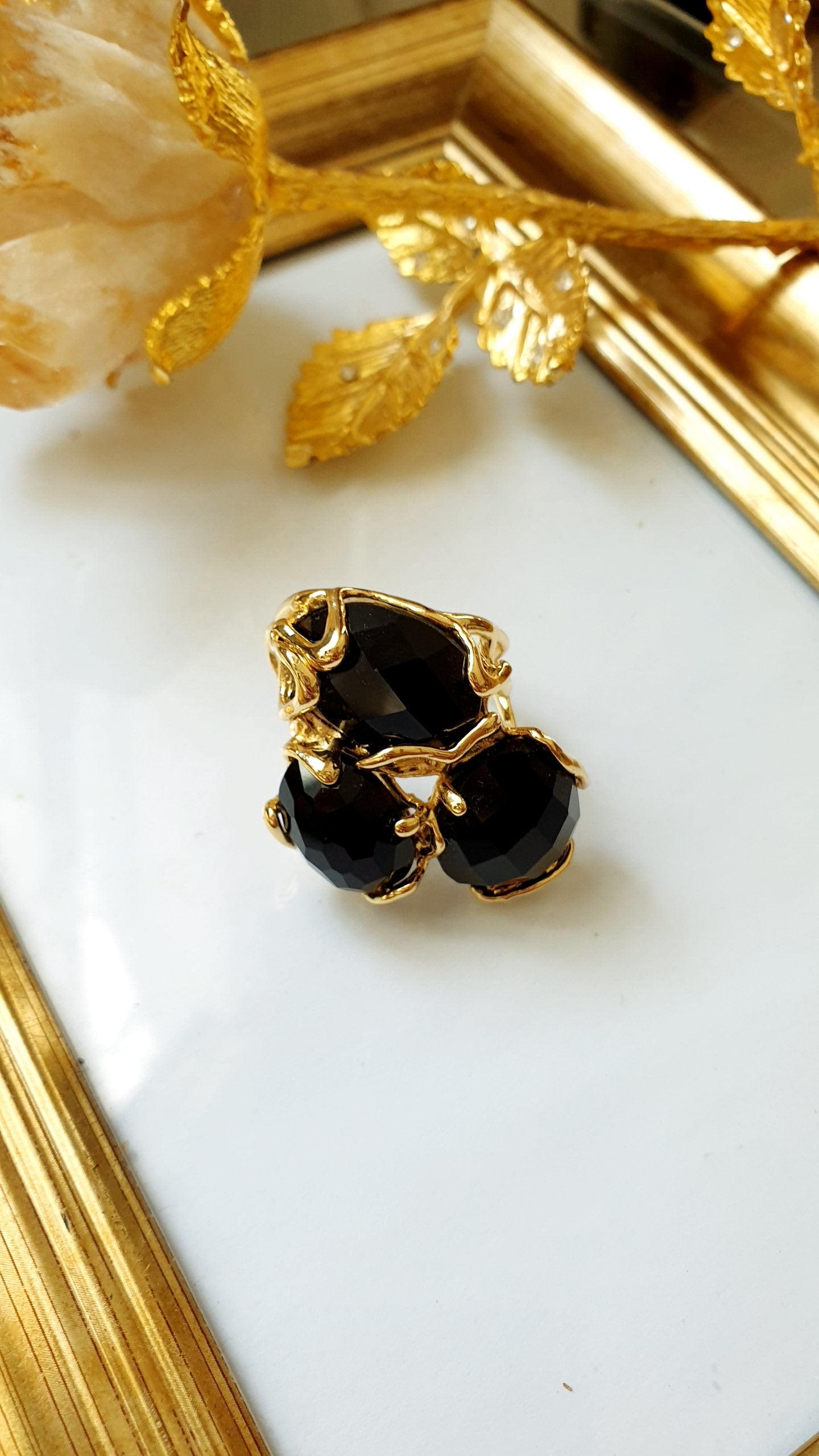 Anello in ottone con occhio di gatto nero