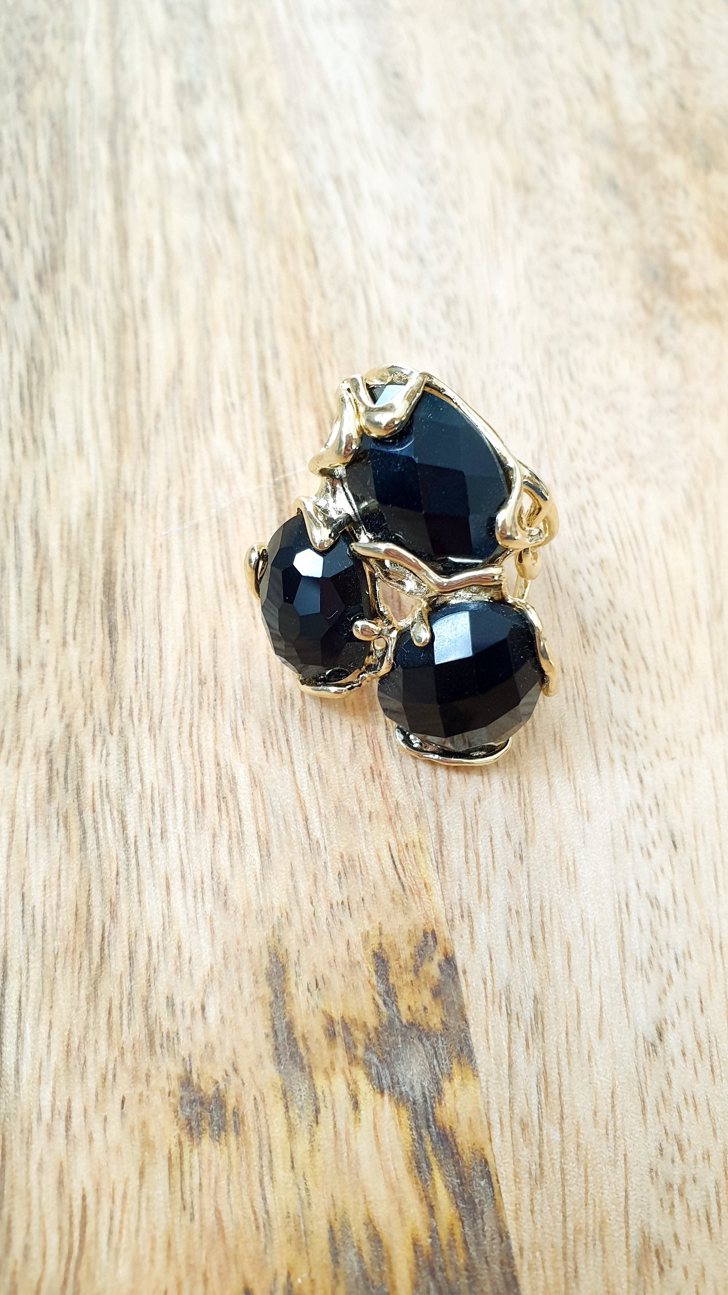 Anello in ottone con occhio di gatto nero