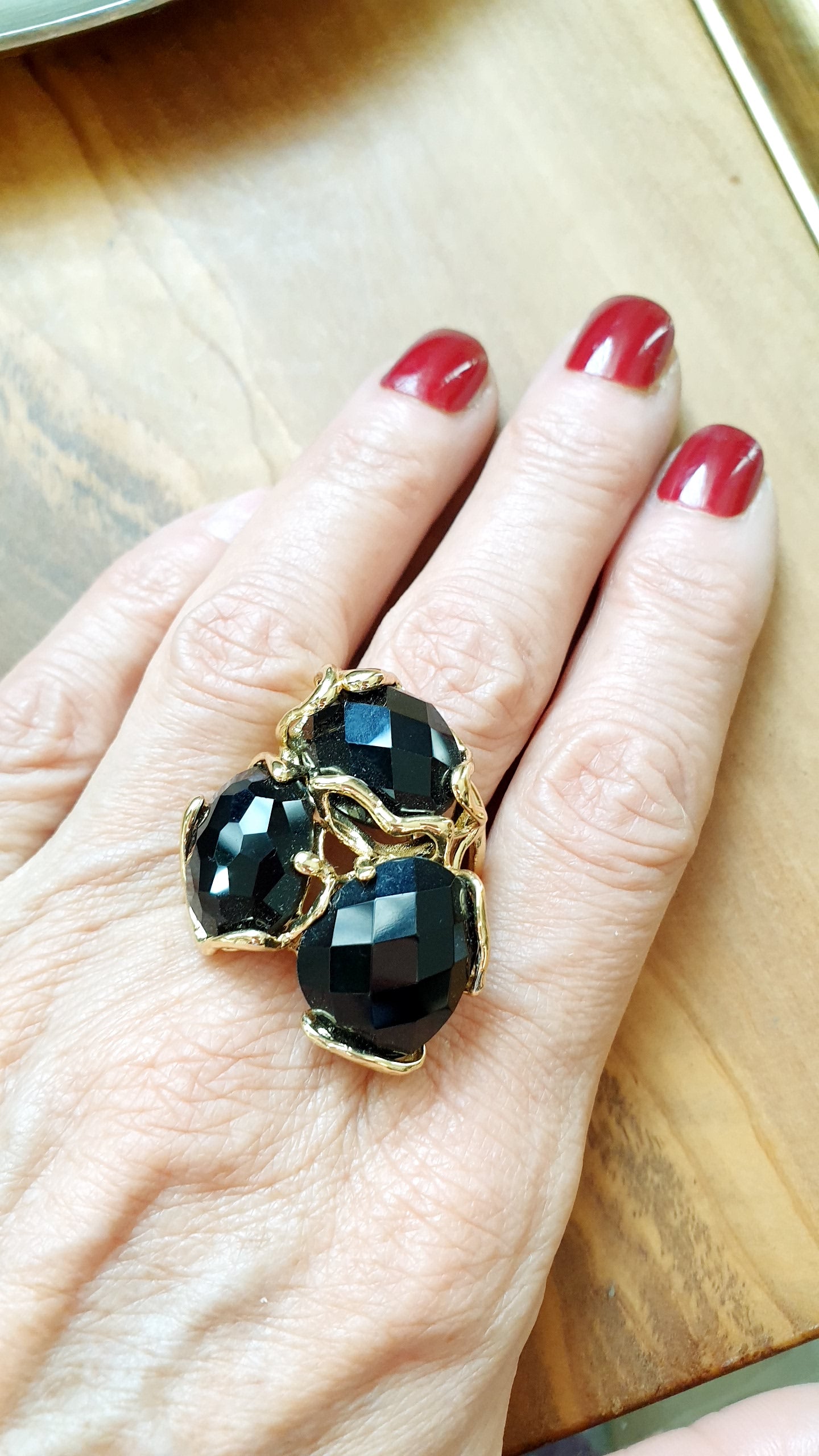 Anello in ottone con occhio di gatto nero