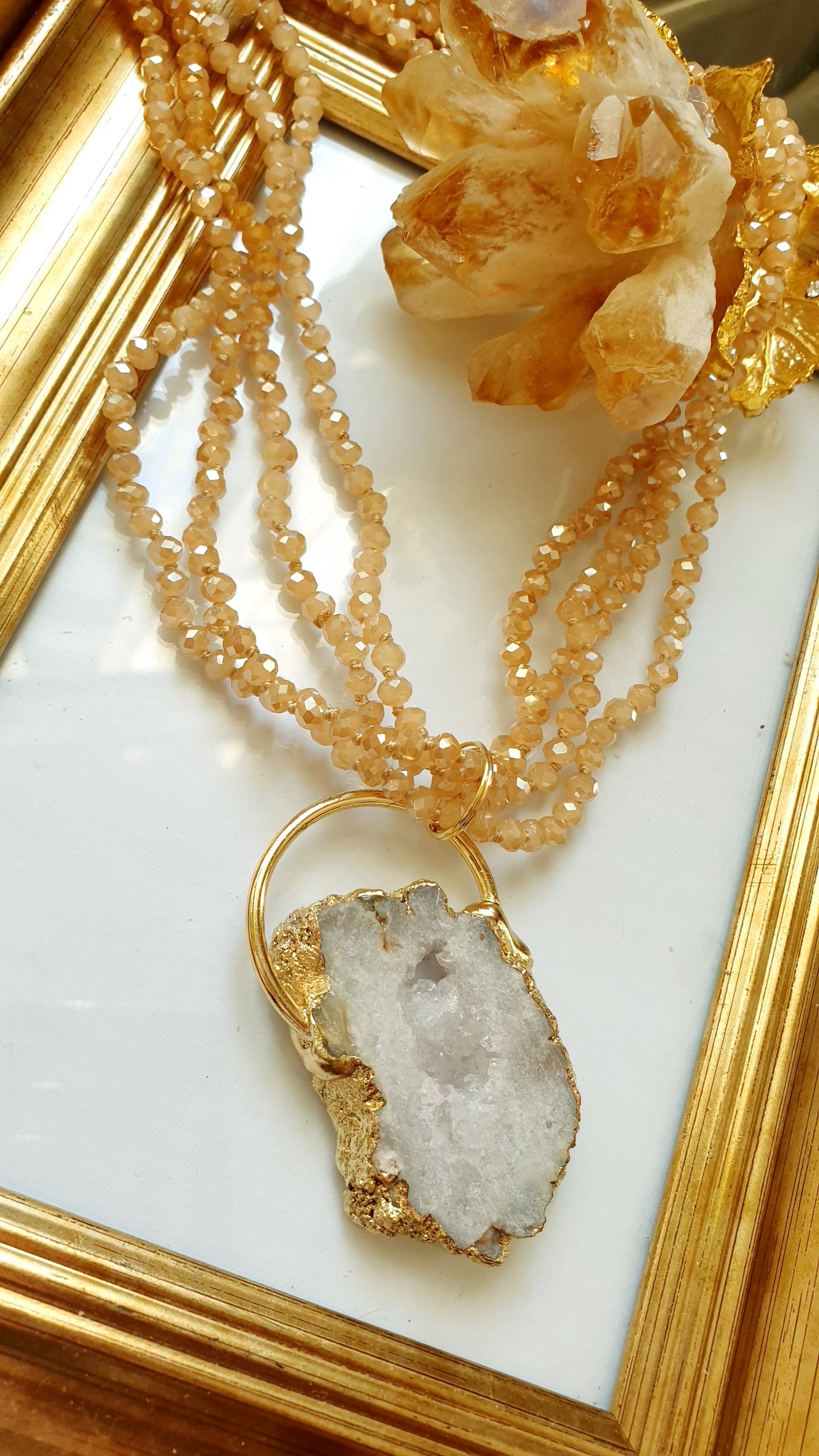 Girocollo di cristallini con drusa di agata