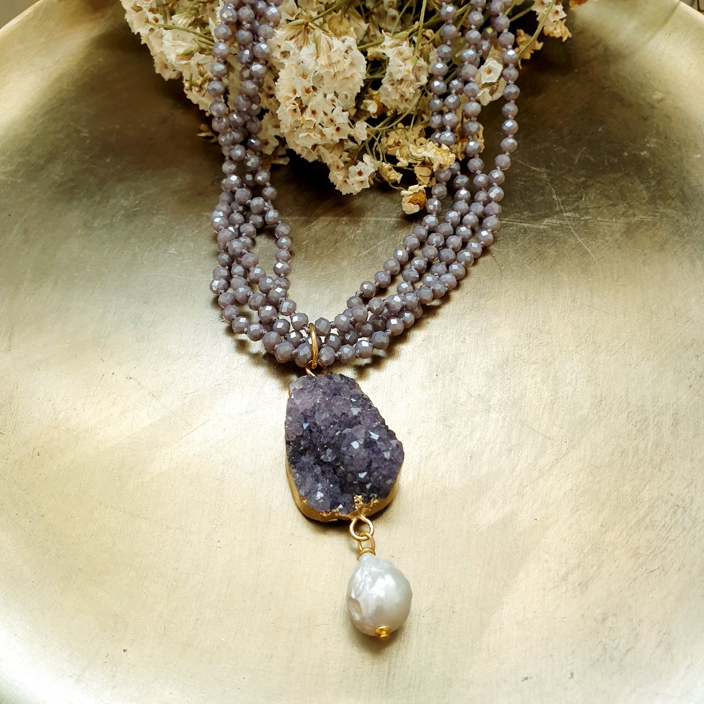 Girocollo di cristallini con drusa di ametista e perla barocca
