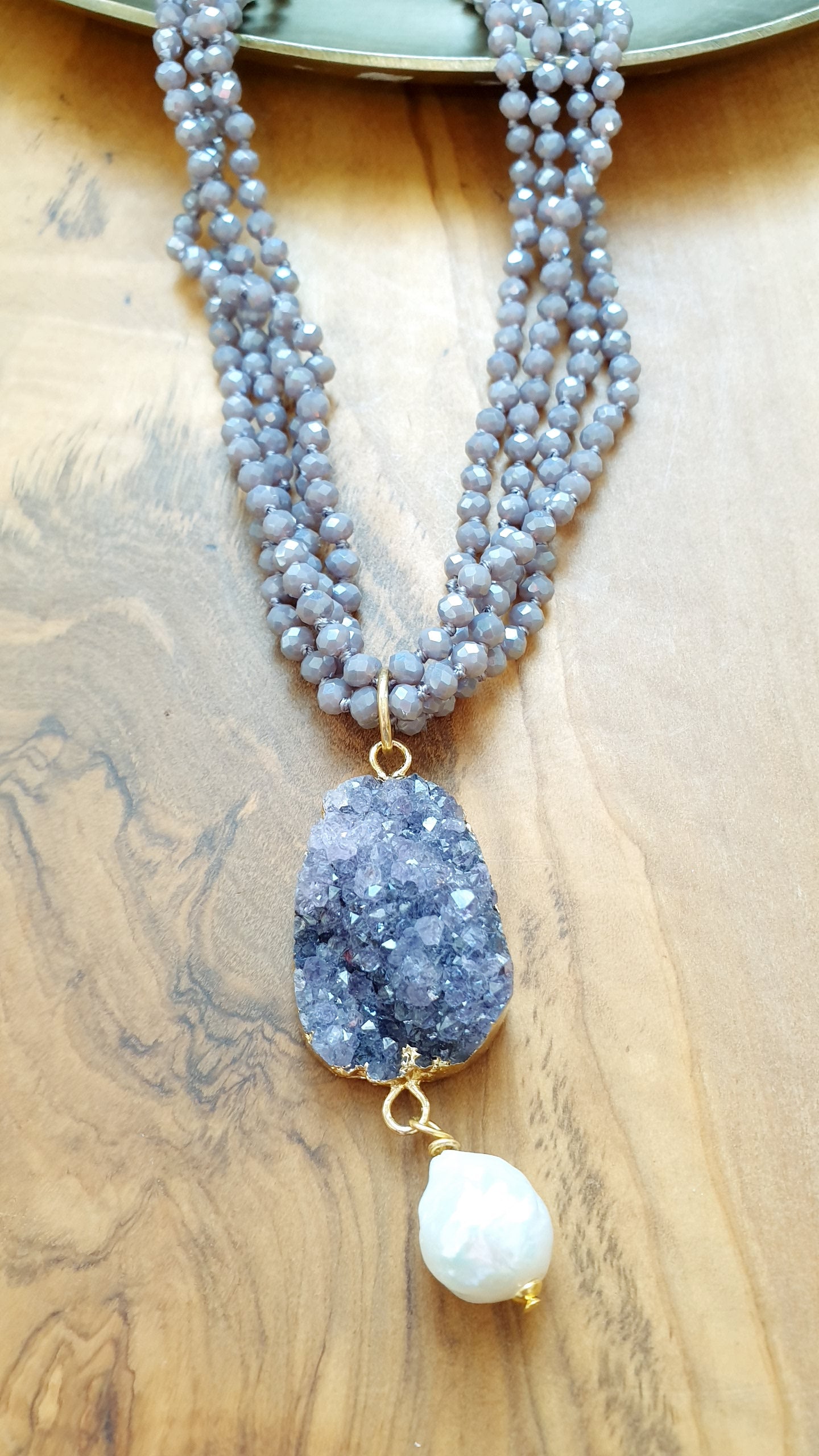 Girocollo di cristallini con drusa di ametista e perla barocca