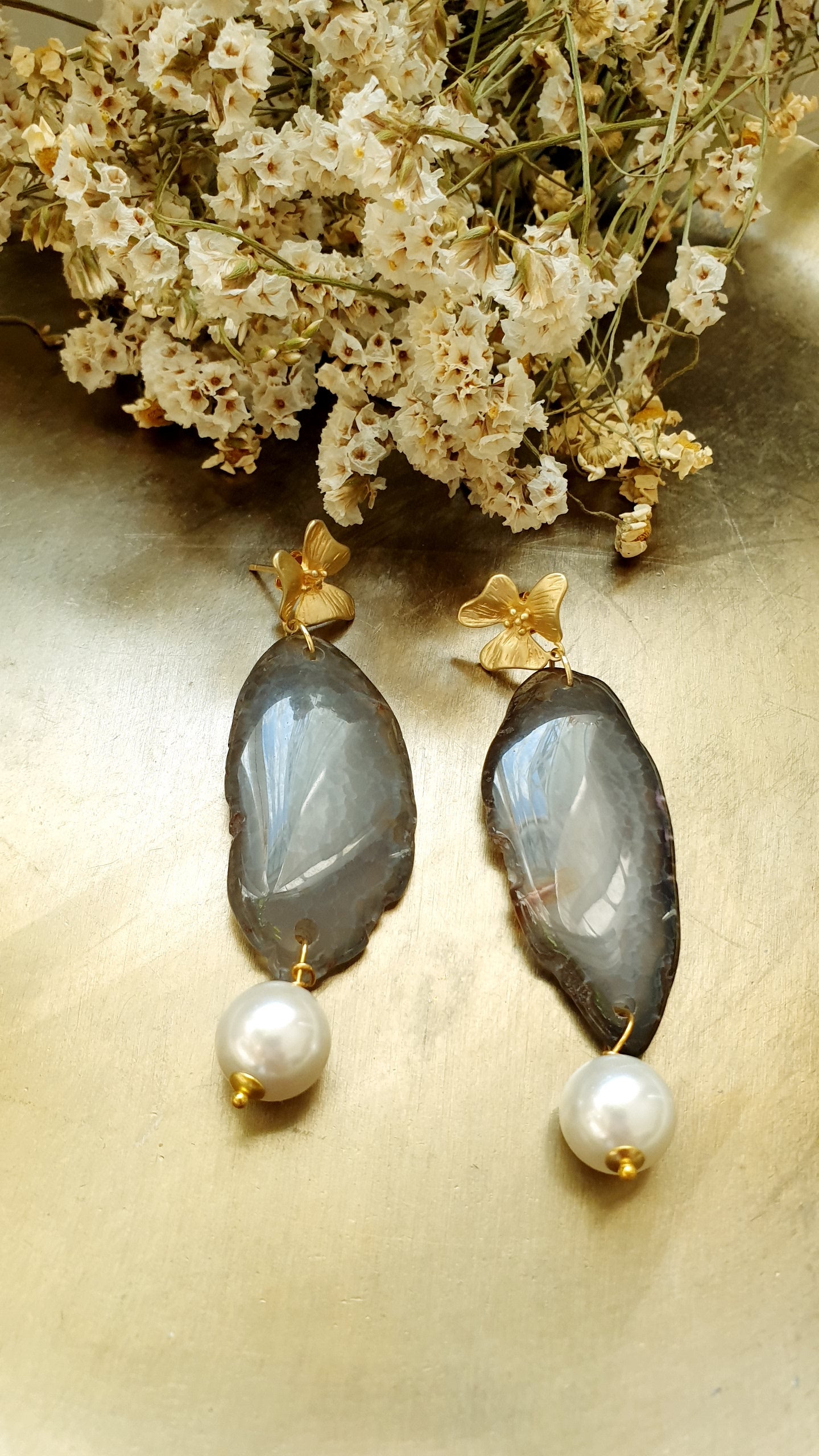 Orecchini in ottone con agata e perle barocche