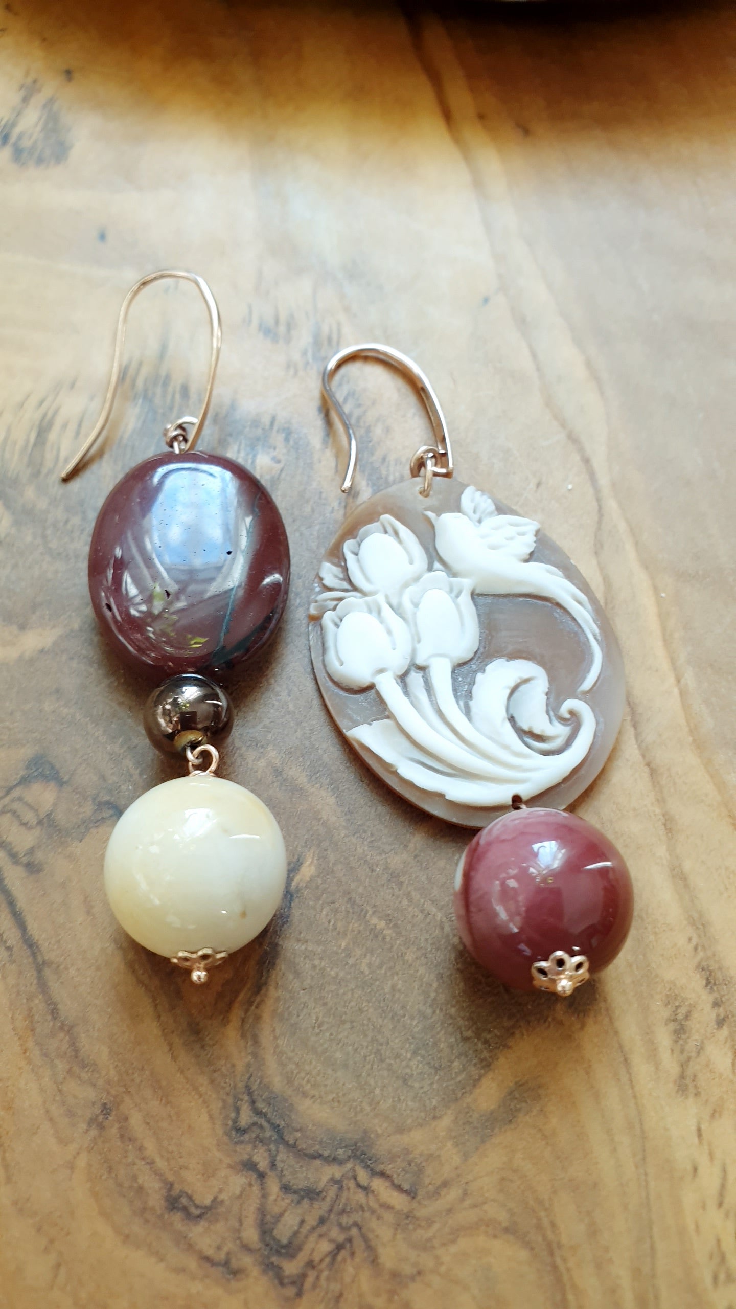 Orecchini in argento con cammeo, mokaite-