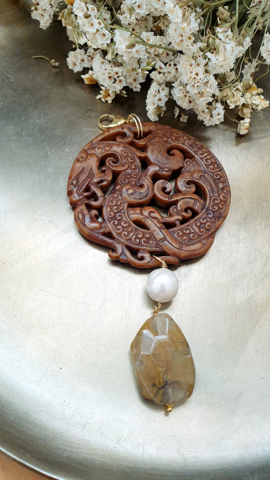 Ciondolo mala con giada, pela barocca, quarzo citrino