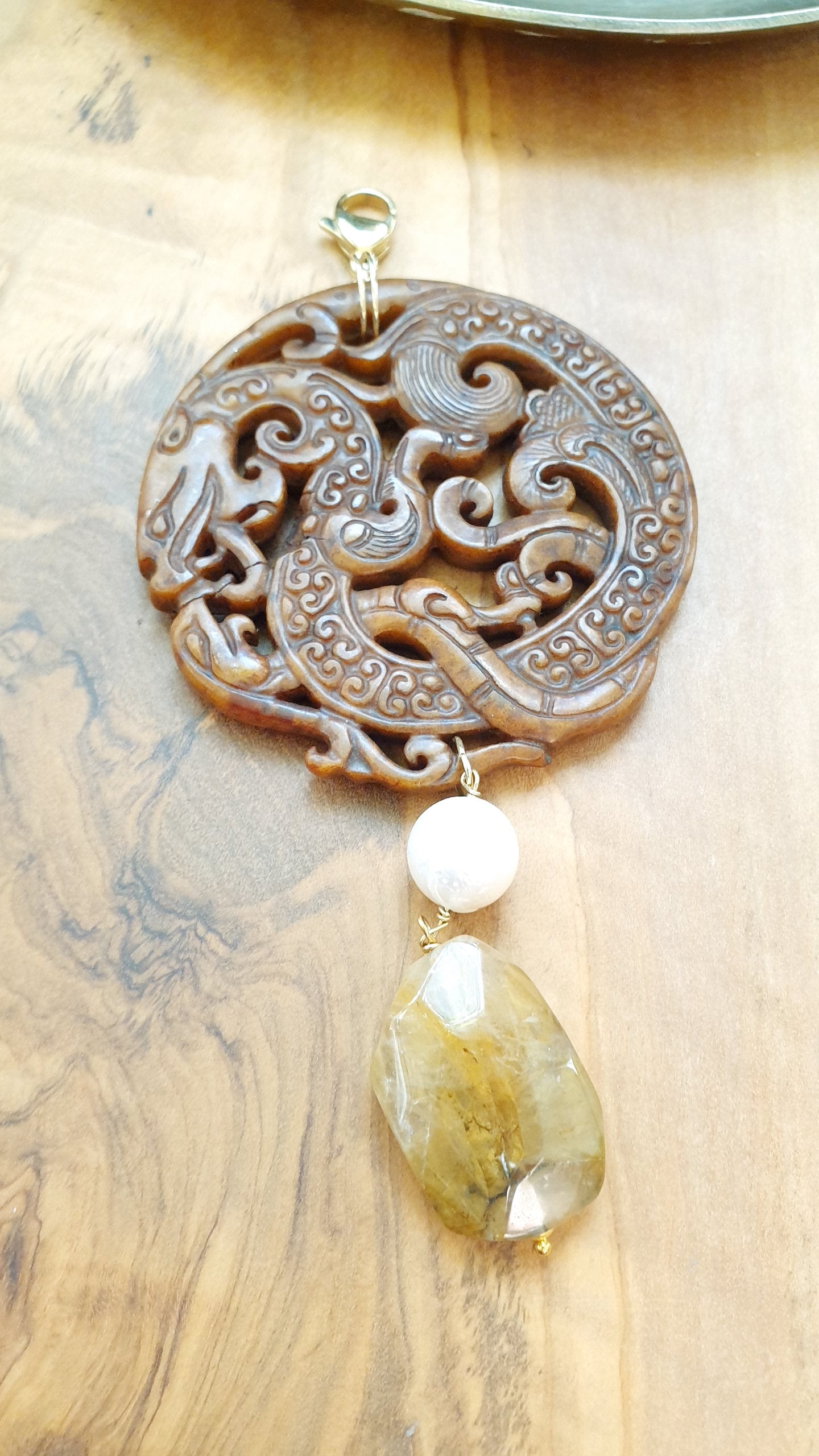 Ciondolo mala con giada, pela barocca, quarzo citrino
