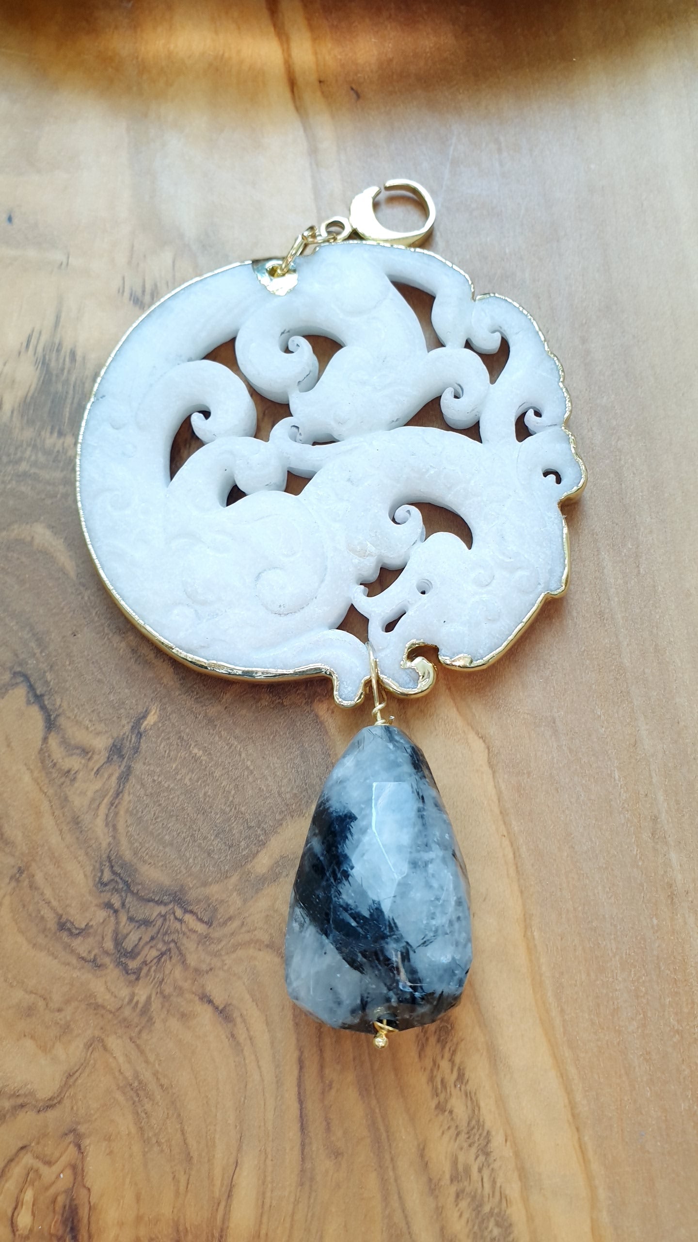 Ciondolo mala con giada,  quarzo tormalinato.