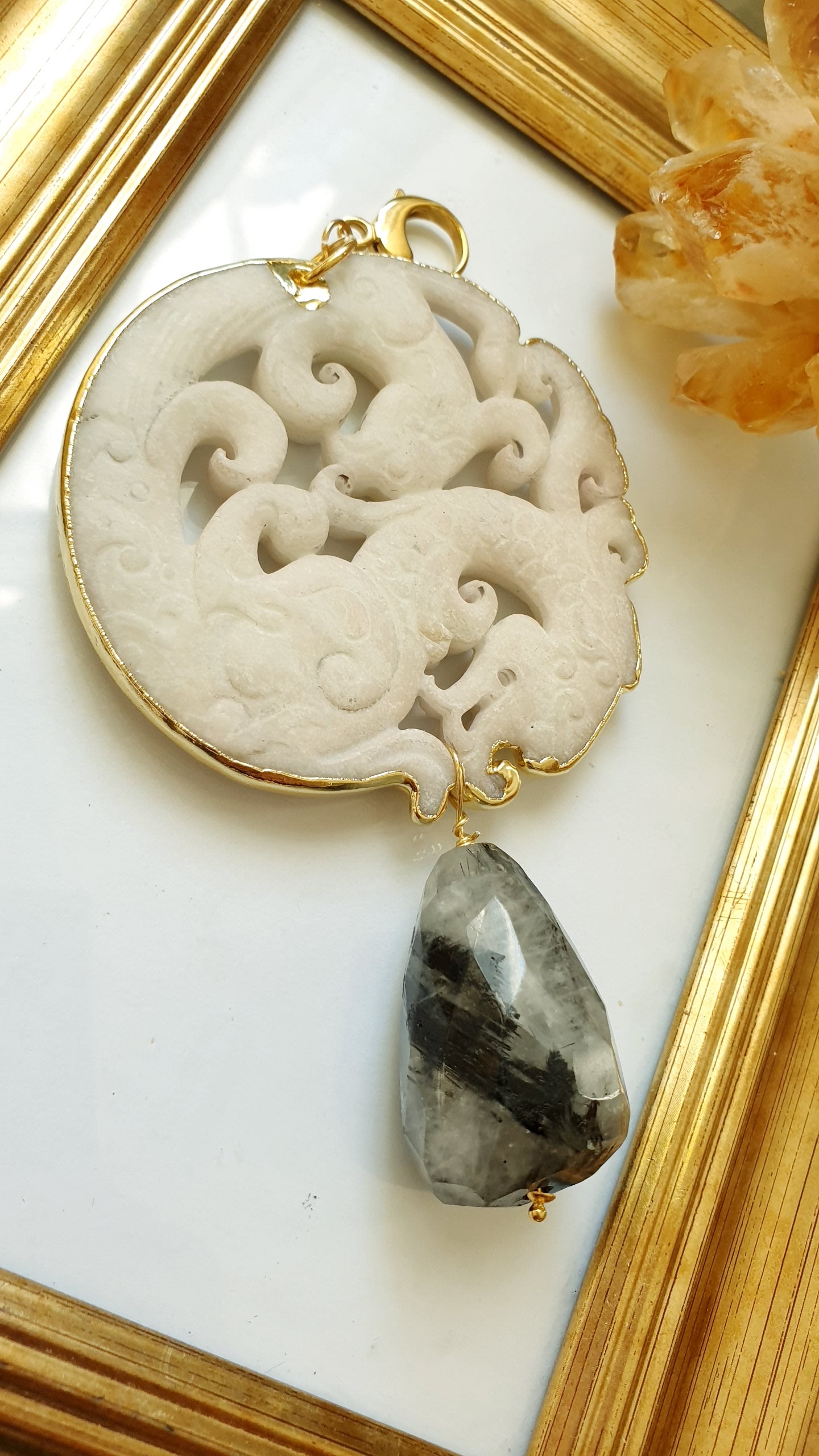 Ciondolo mala con giada,  quarzo tormalinato.