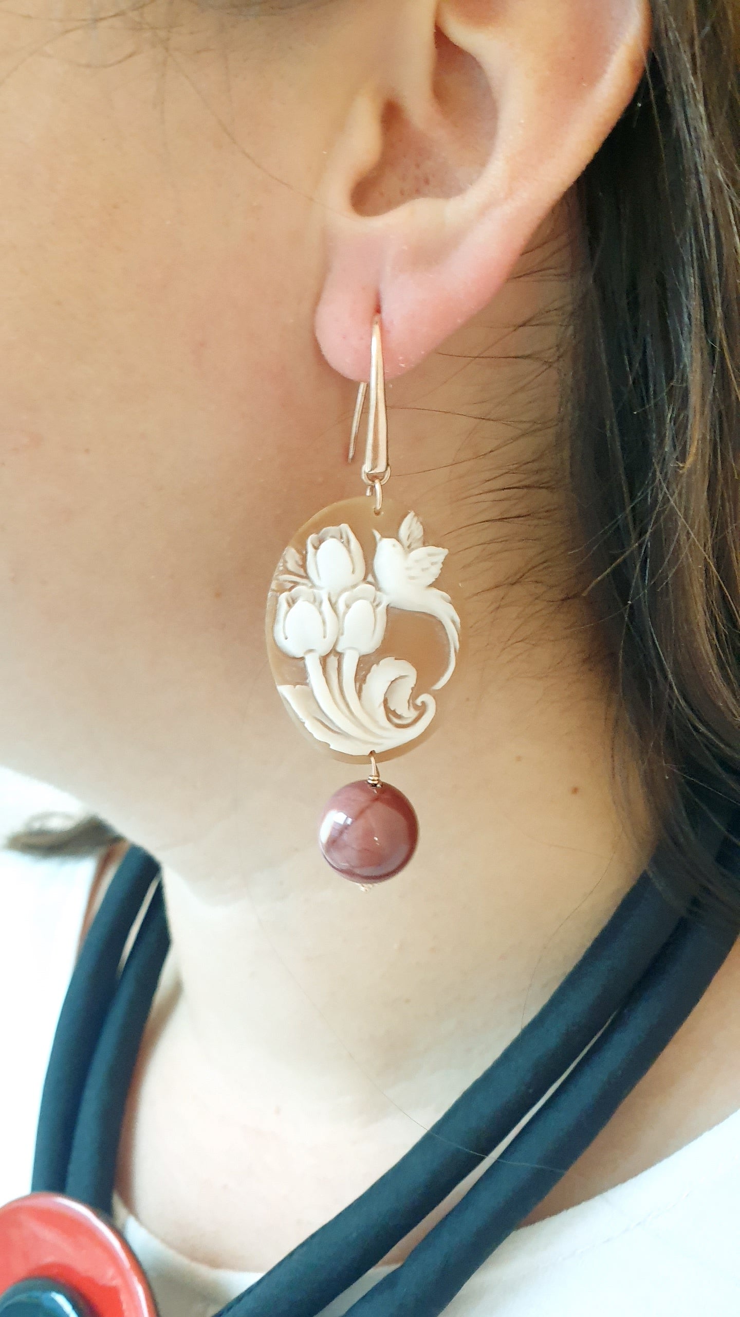 Orecchini in argento con cammeo, mokaite-