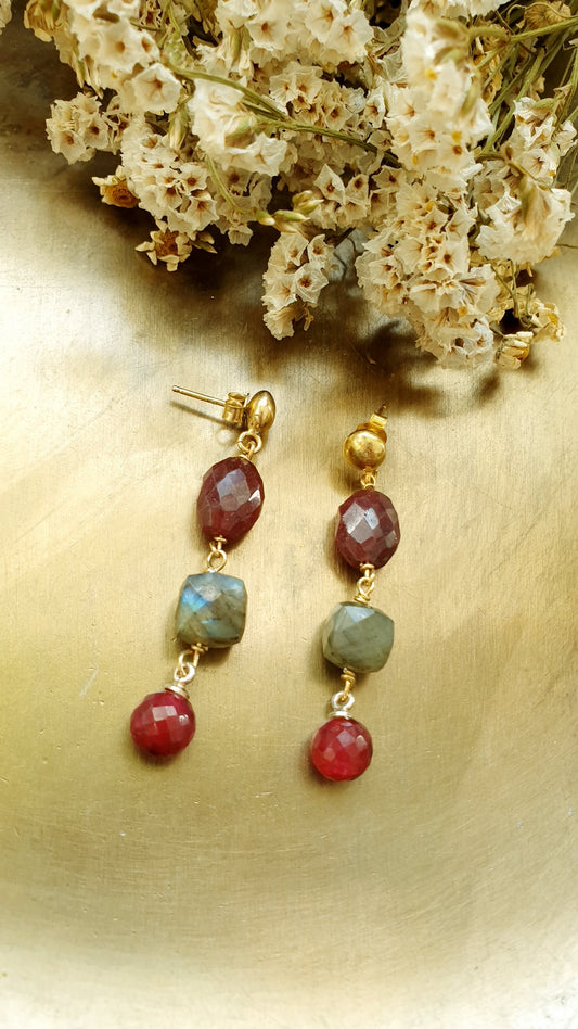 Orecchini in argento con granato, labradorite, radice di ruubino