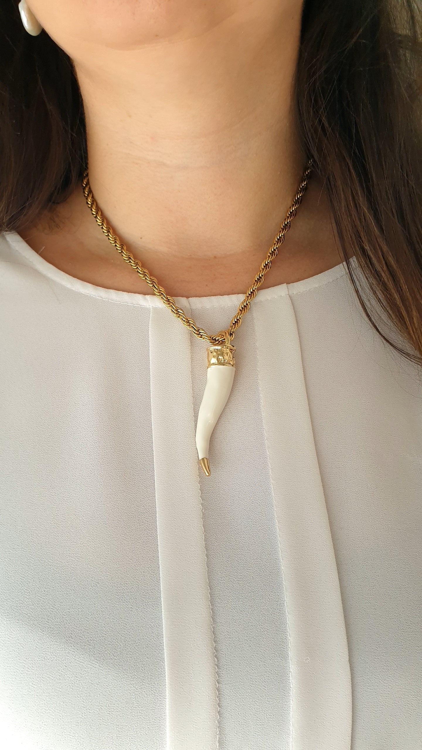 Girocollo in acciaio con corno in ceramica