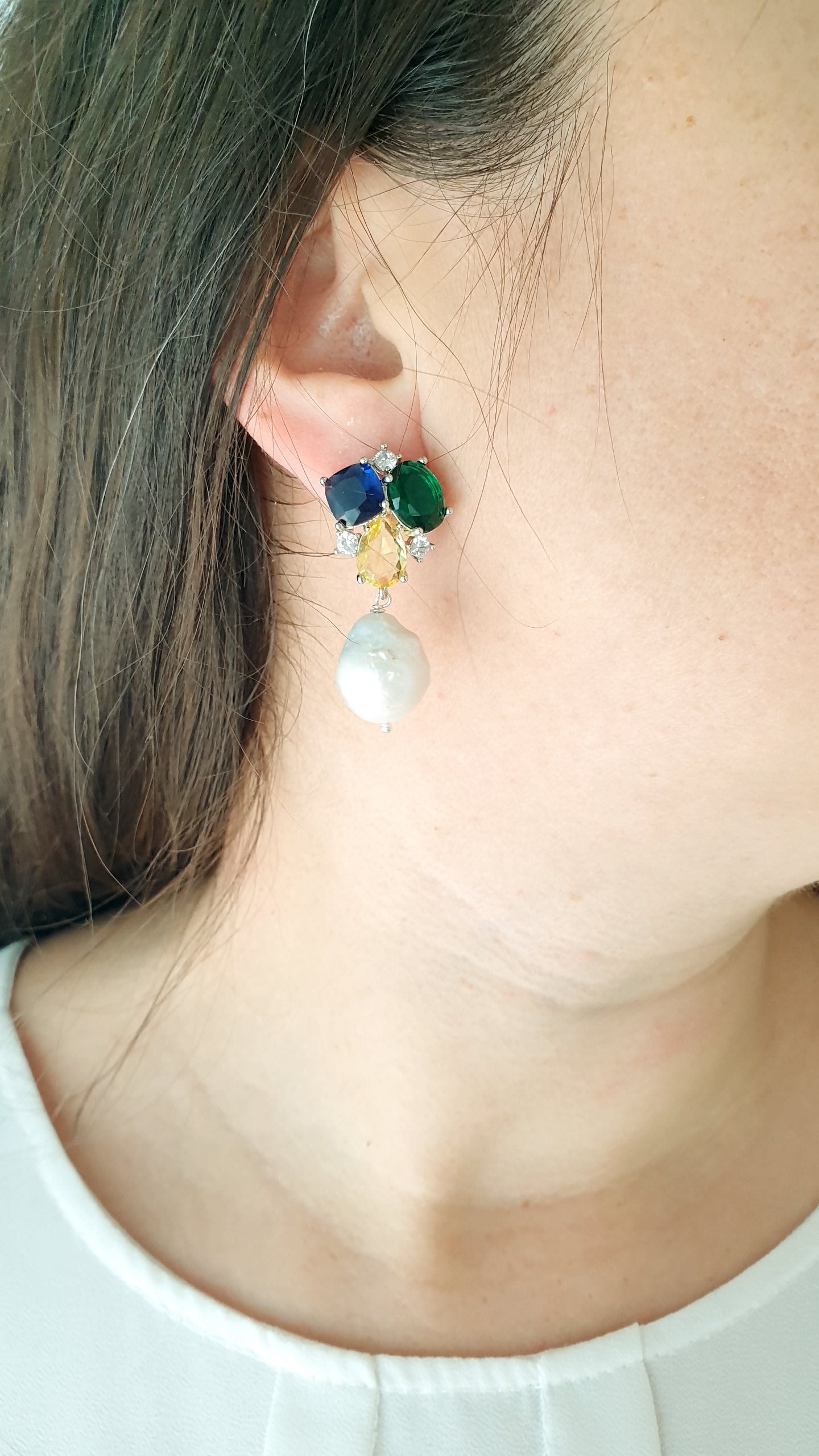 Orecchini in acciaio e cristalli con perla barocca