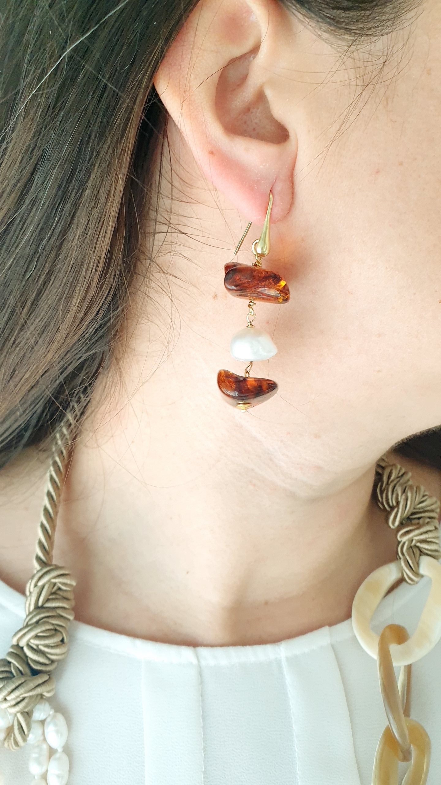 Orecchini in argento con ambra e perle