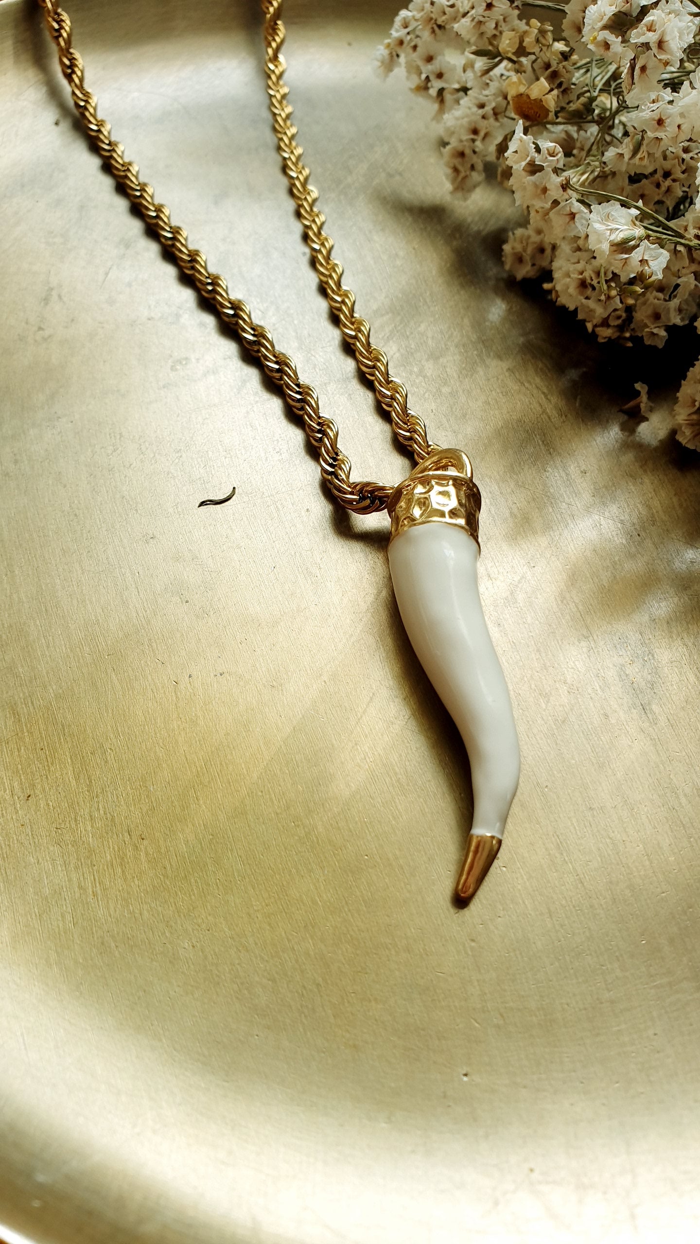 Girocollo in acciaio con corno in ceramica