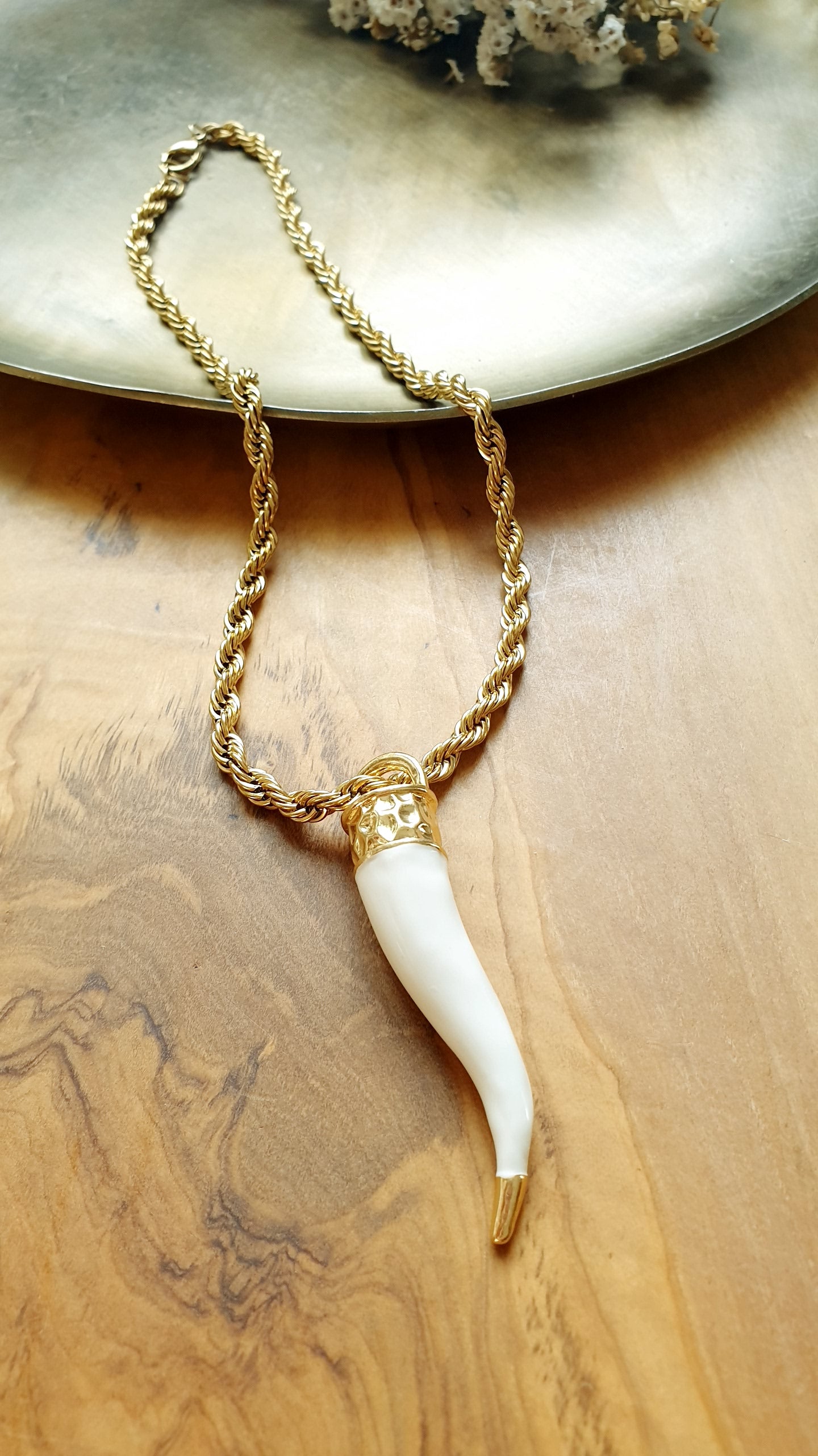 Girocollo in acciaio con corno in ceramica