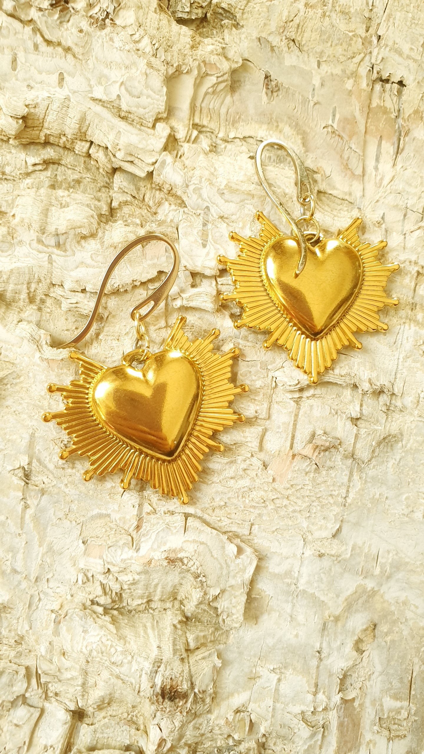 Orecchini cuore sacro in ottone