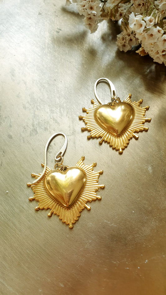 Orecchini cuore sacro in ottone