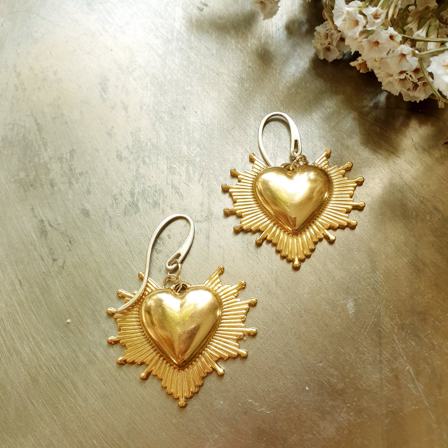 Orecchini cuore sacro in ottone