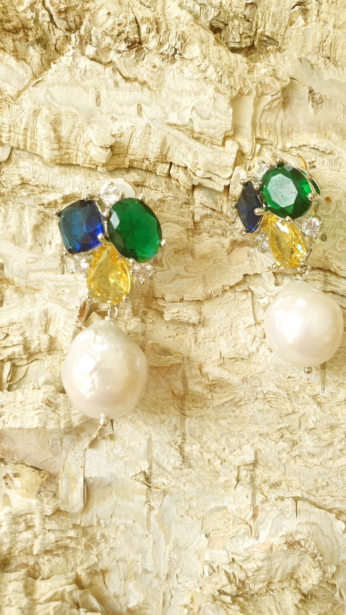 Orecchini in acciaio e cristalli con perla barocca